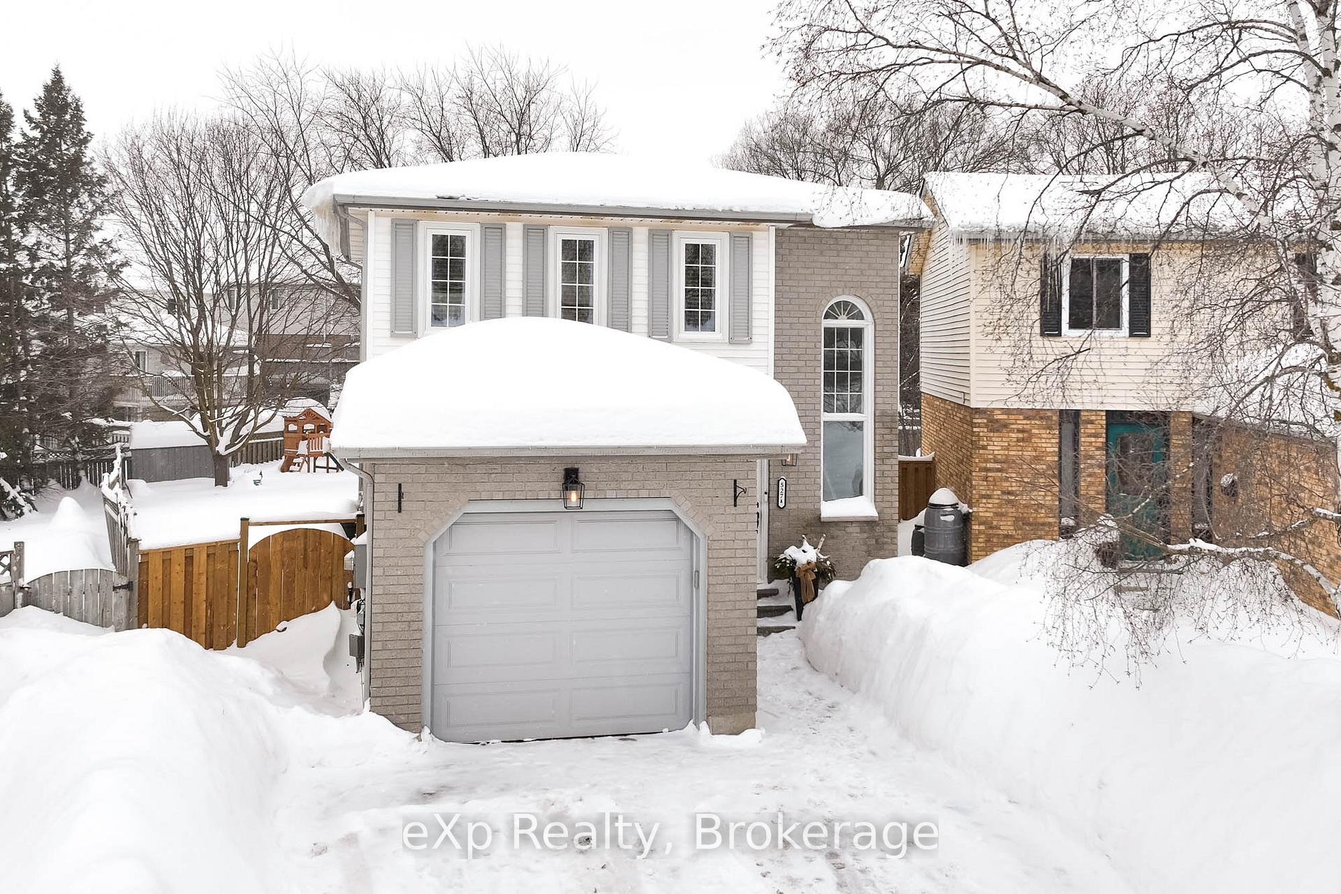 Photo 2 of 527-A Rosemeadow Crescent, Waterloo — HOMEH