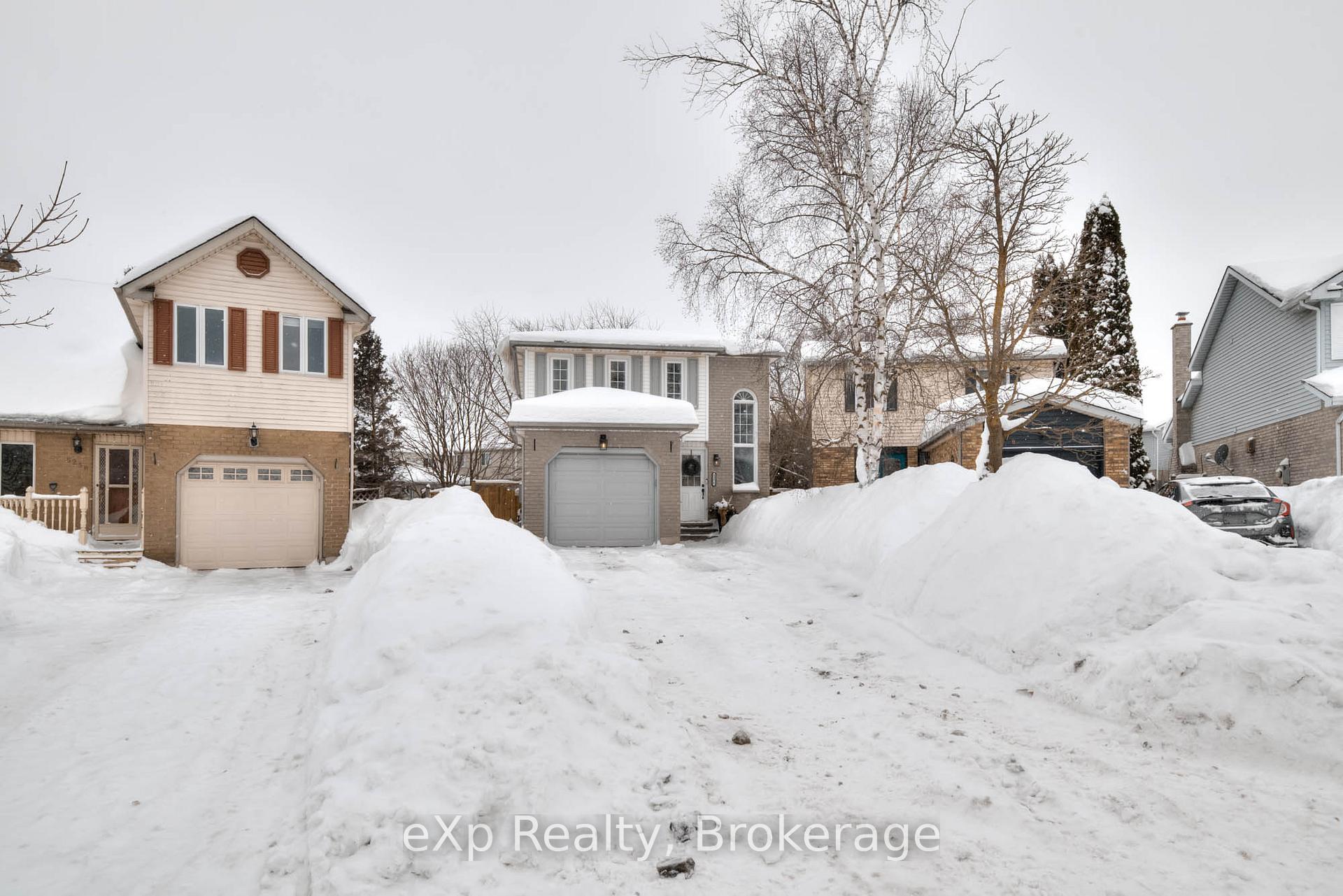 Photo 3 of 527-A Rosemeadow Crescent, Waterloo — HOMEH