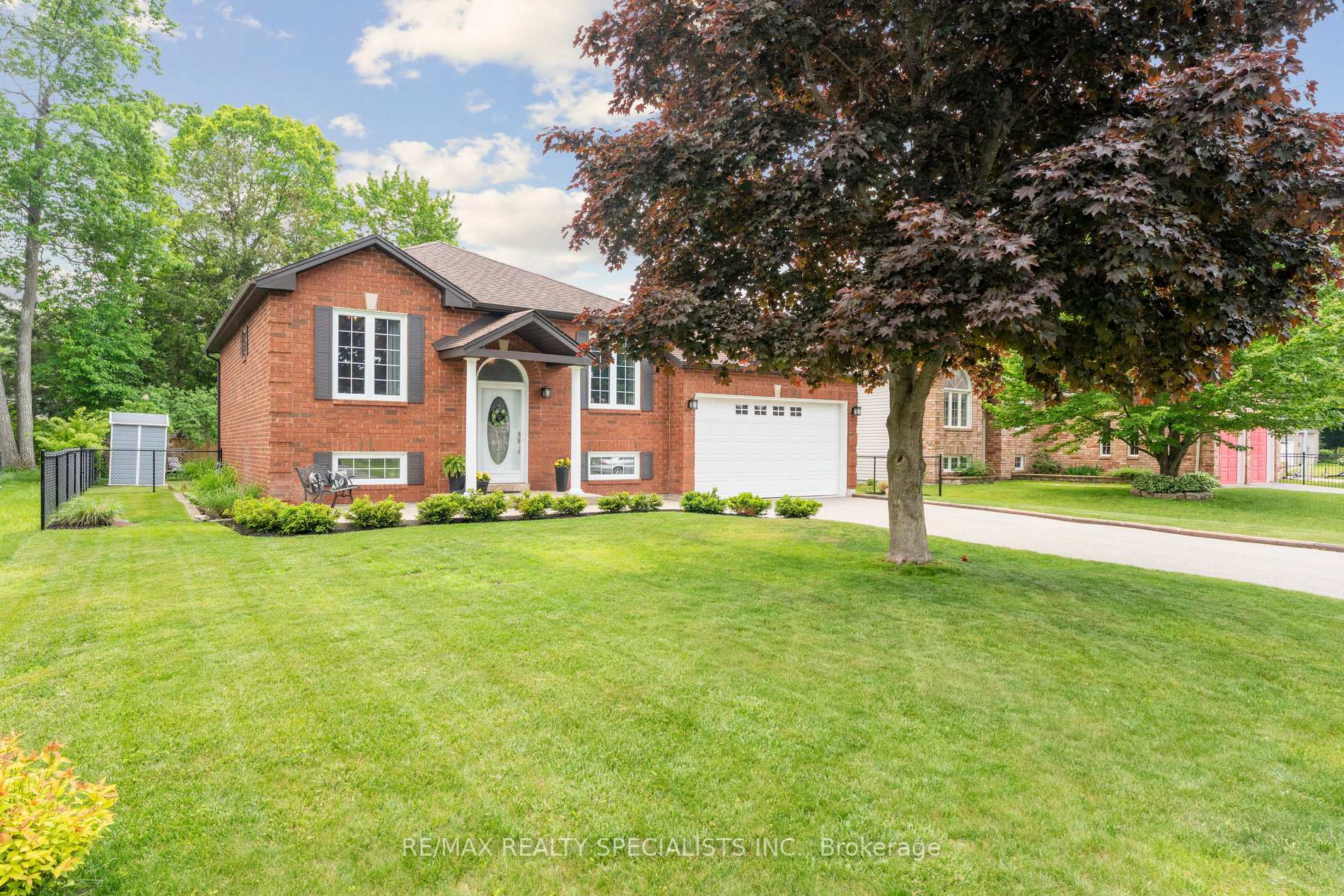 Photo 2 of 6 Brouwer Crescent, Wasaga Beach — HOMEH