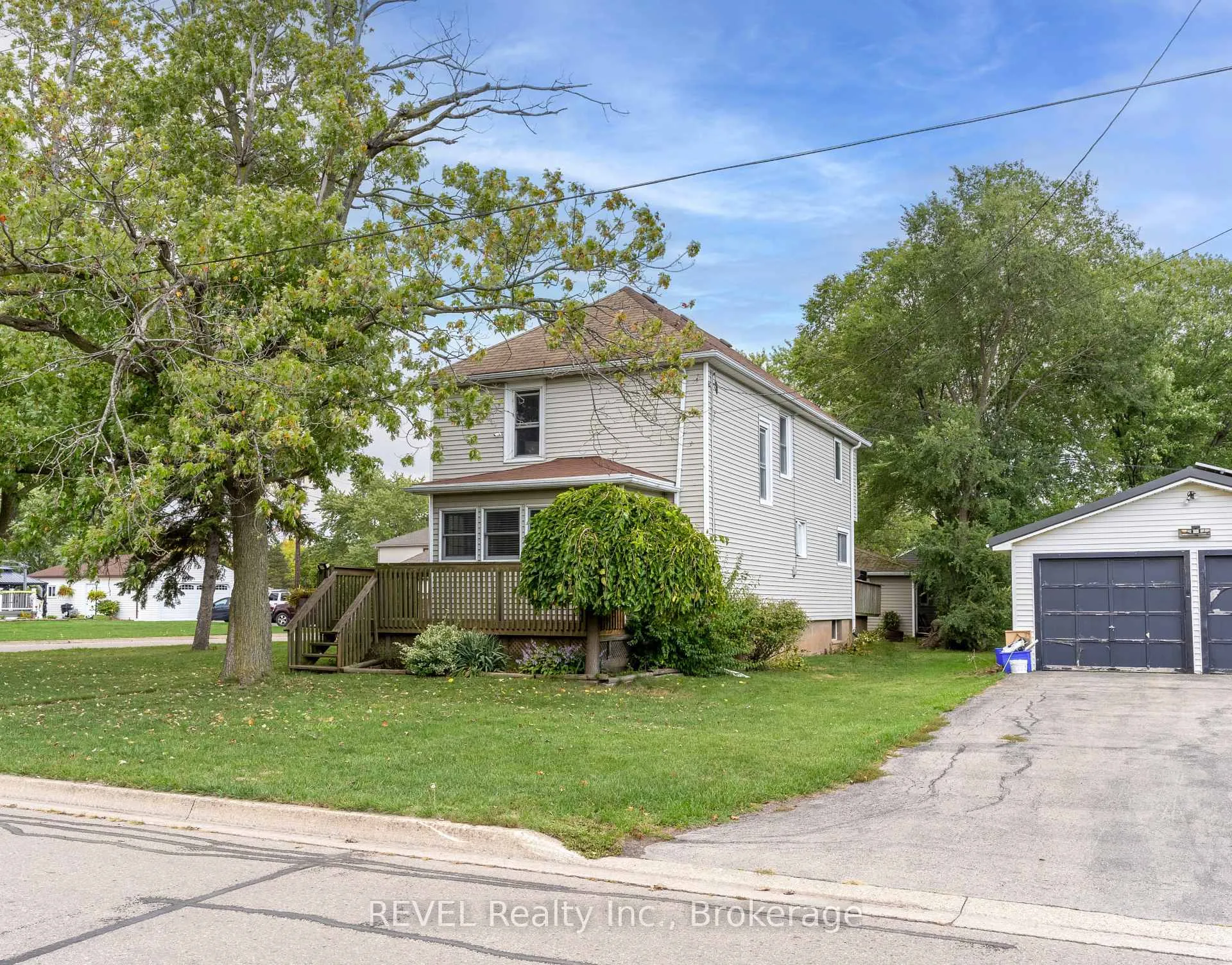 Front of 32 Bay Avenue