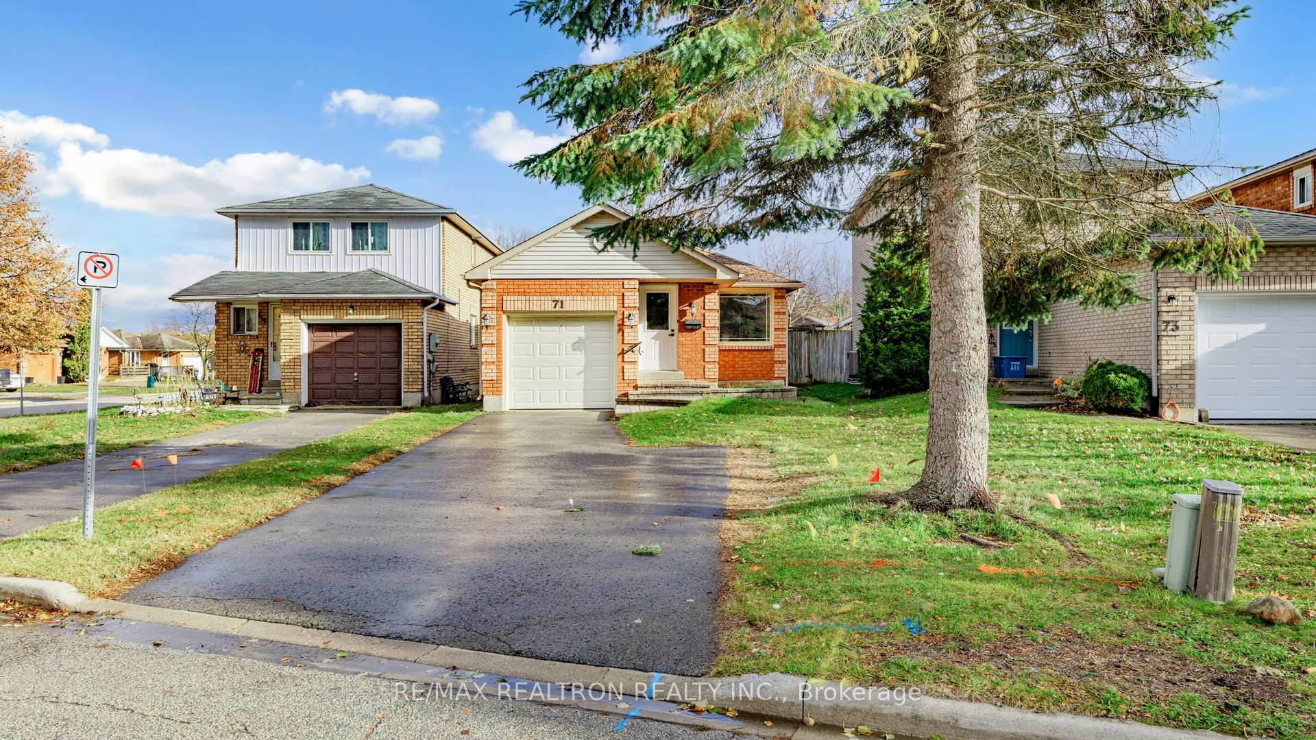 Photo 3 of 71 Geddes Crescent, Barrie, Northwest — HOMEH
