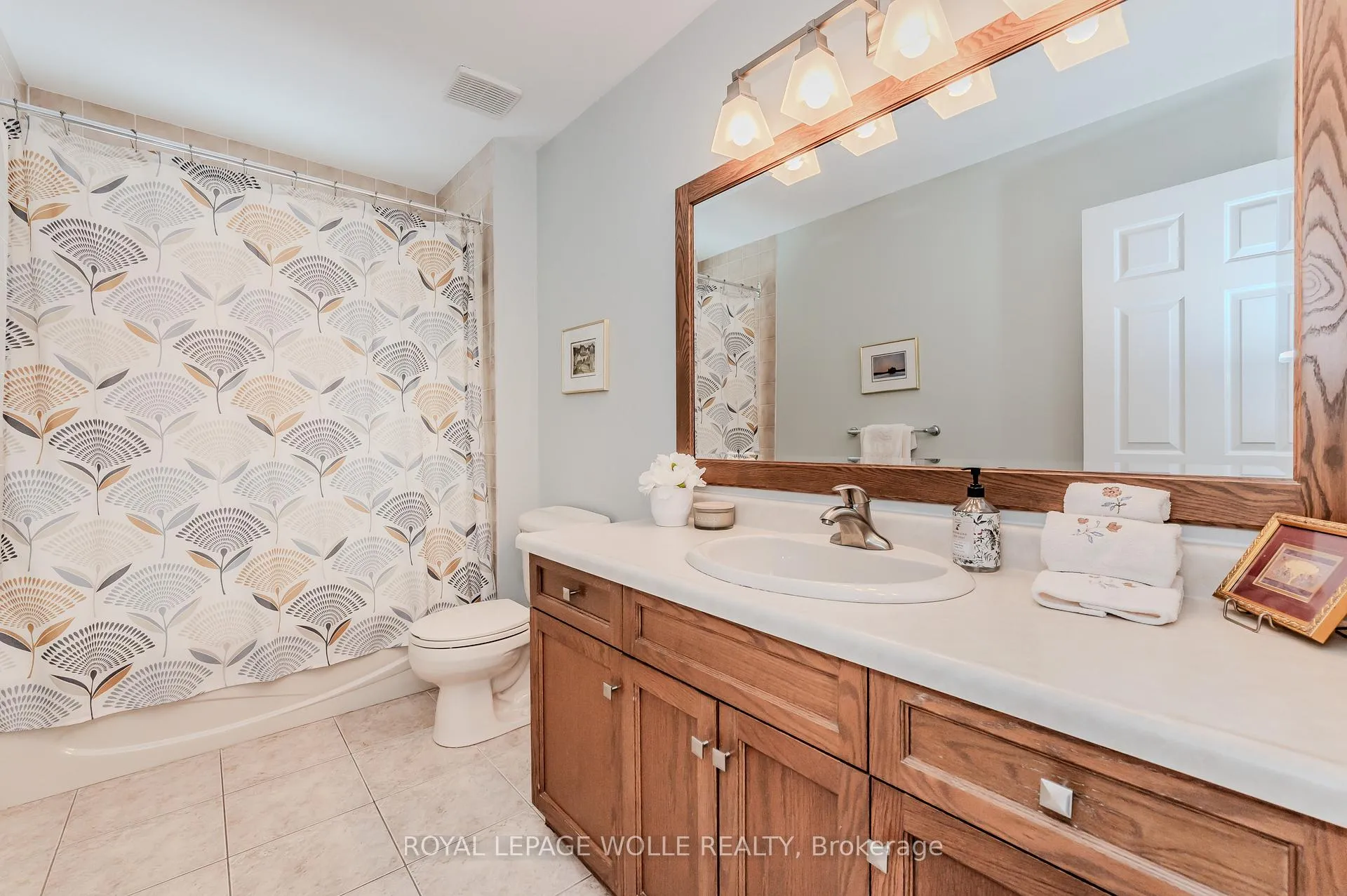 Photo 18 of 239 Cheltonwood Crescent, Waterloo — HOMEH