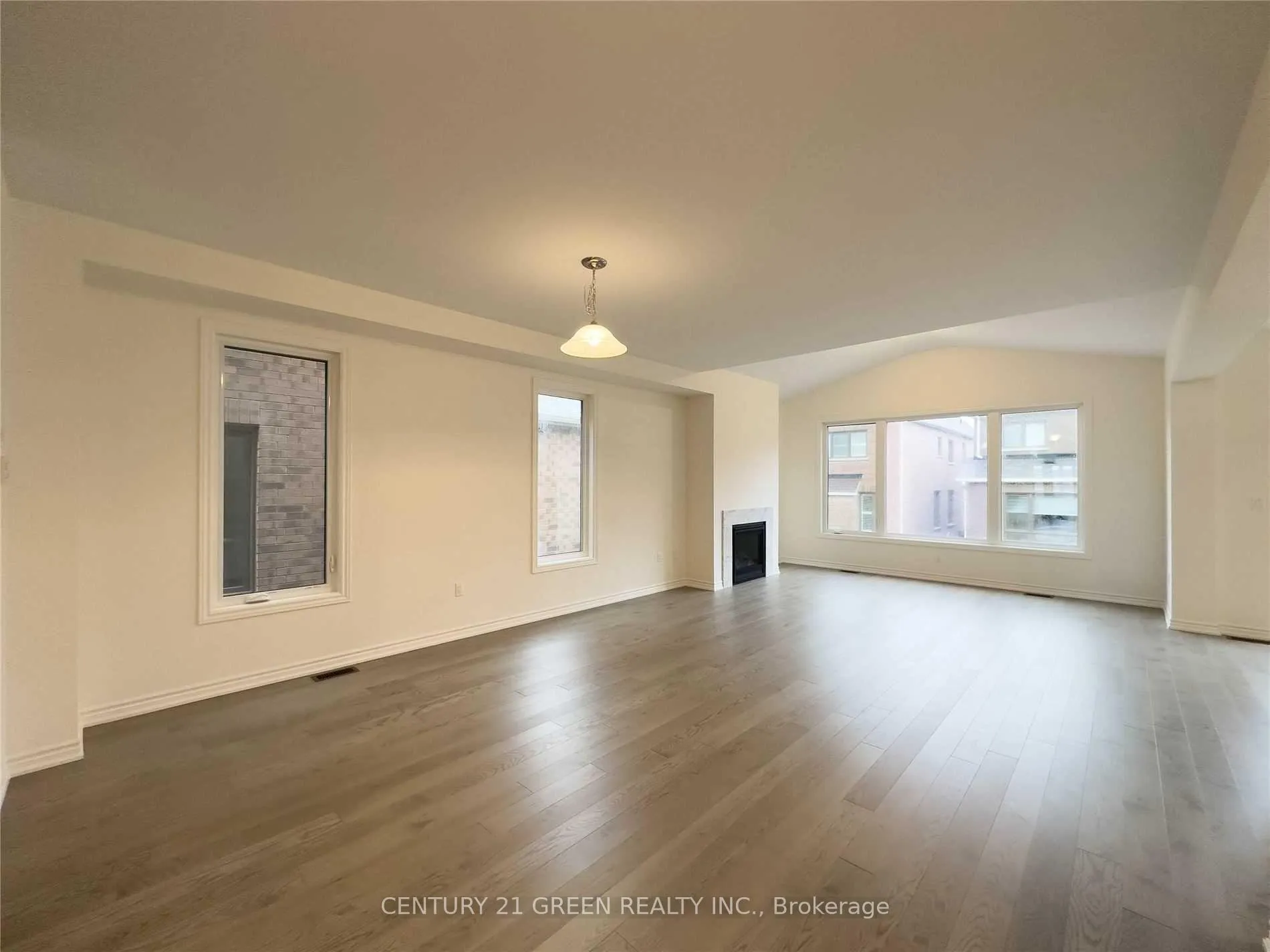 Photo 3 of 424 Coronation Road, Whitby, Rural Whitby — HOMEH