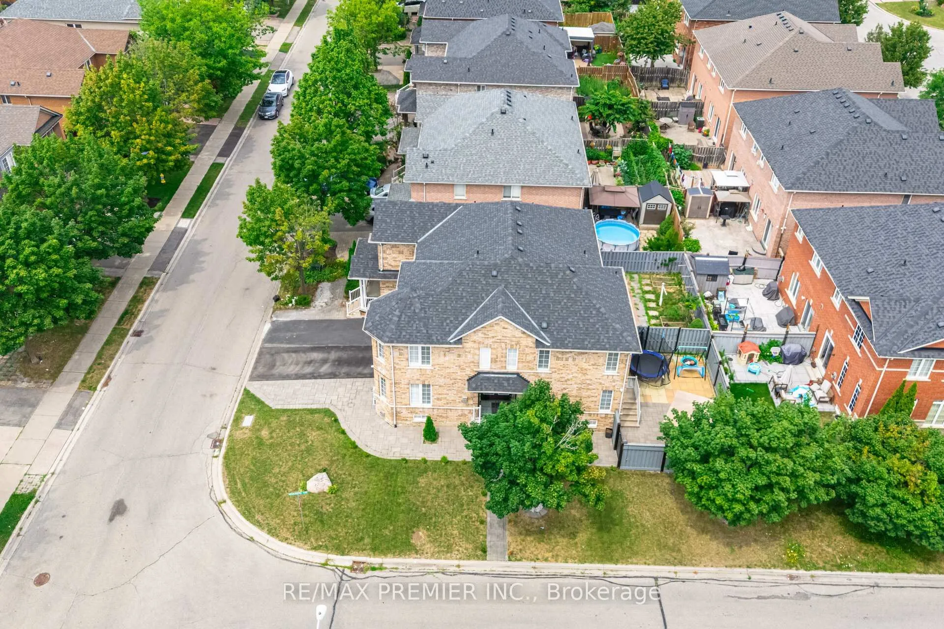 Photo 2 of 27 Lucerne Drive, Vaughan, Vellore Village — HOMEH