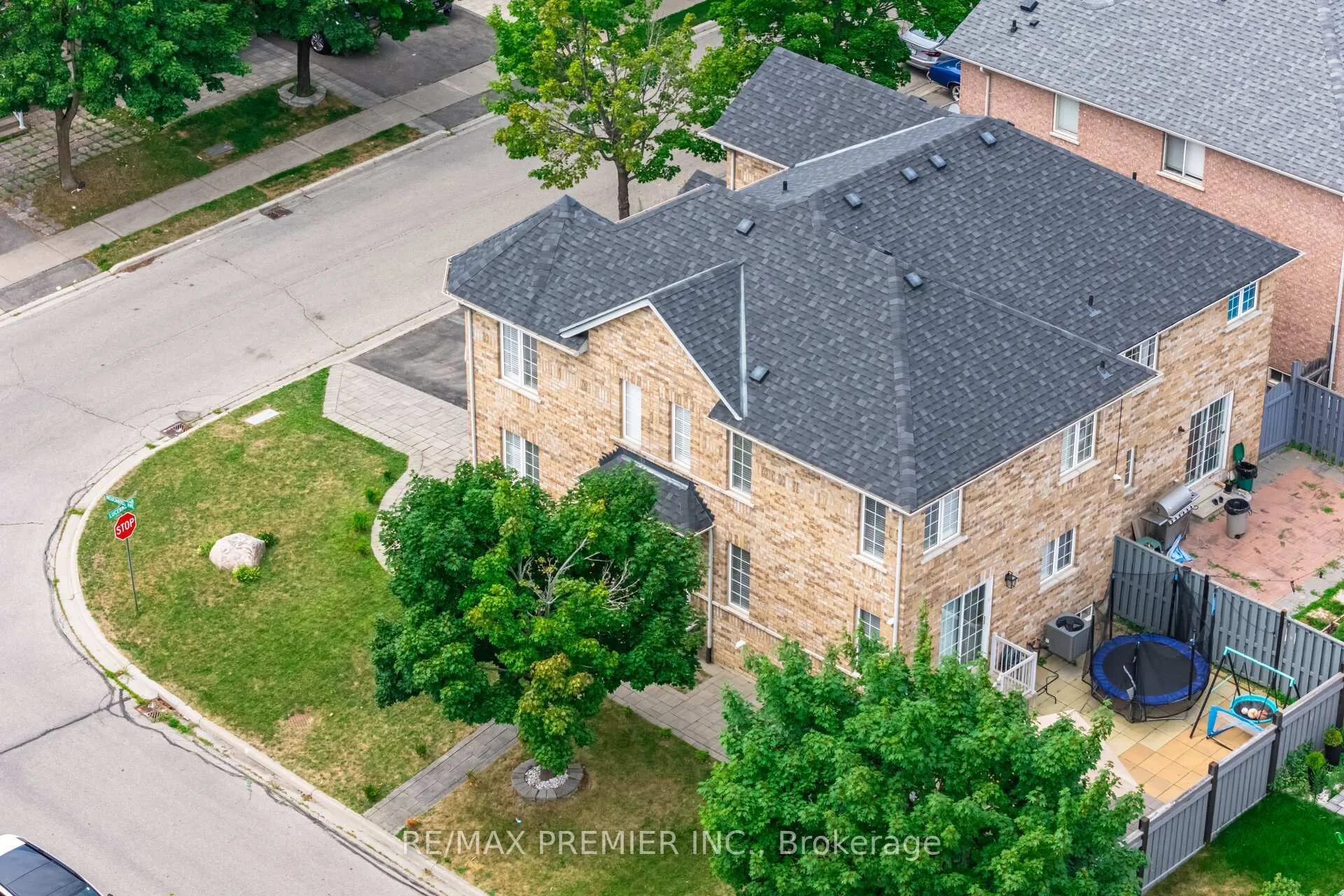 Photo 4 of 27 Lucerne Drive, Vaughan, Vellore Village — HOMEH