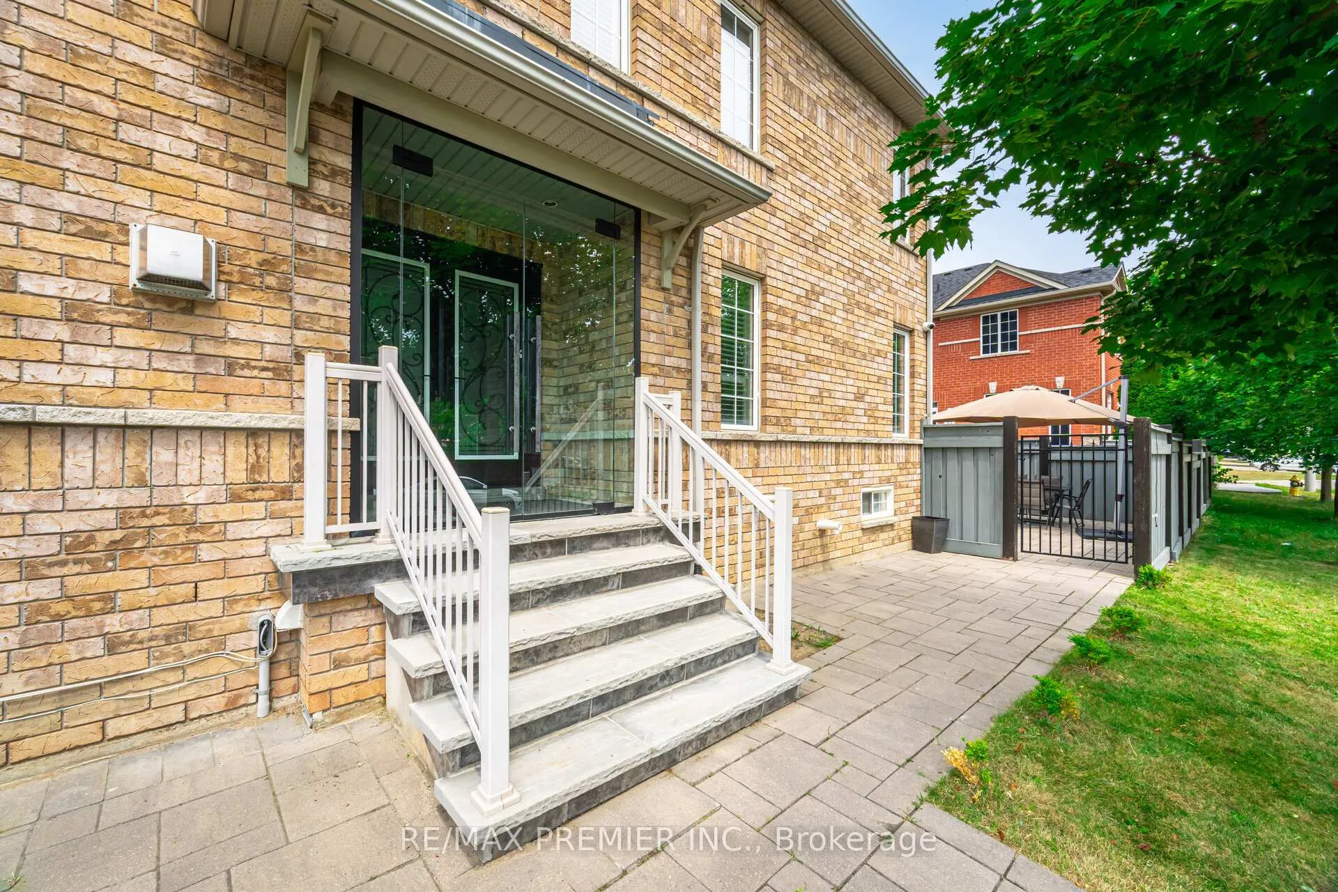 Photo 5 of 27 Lucerne Drive, Vaughan, Vellore Village — HOMEH