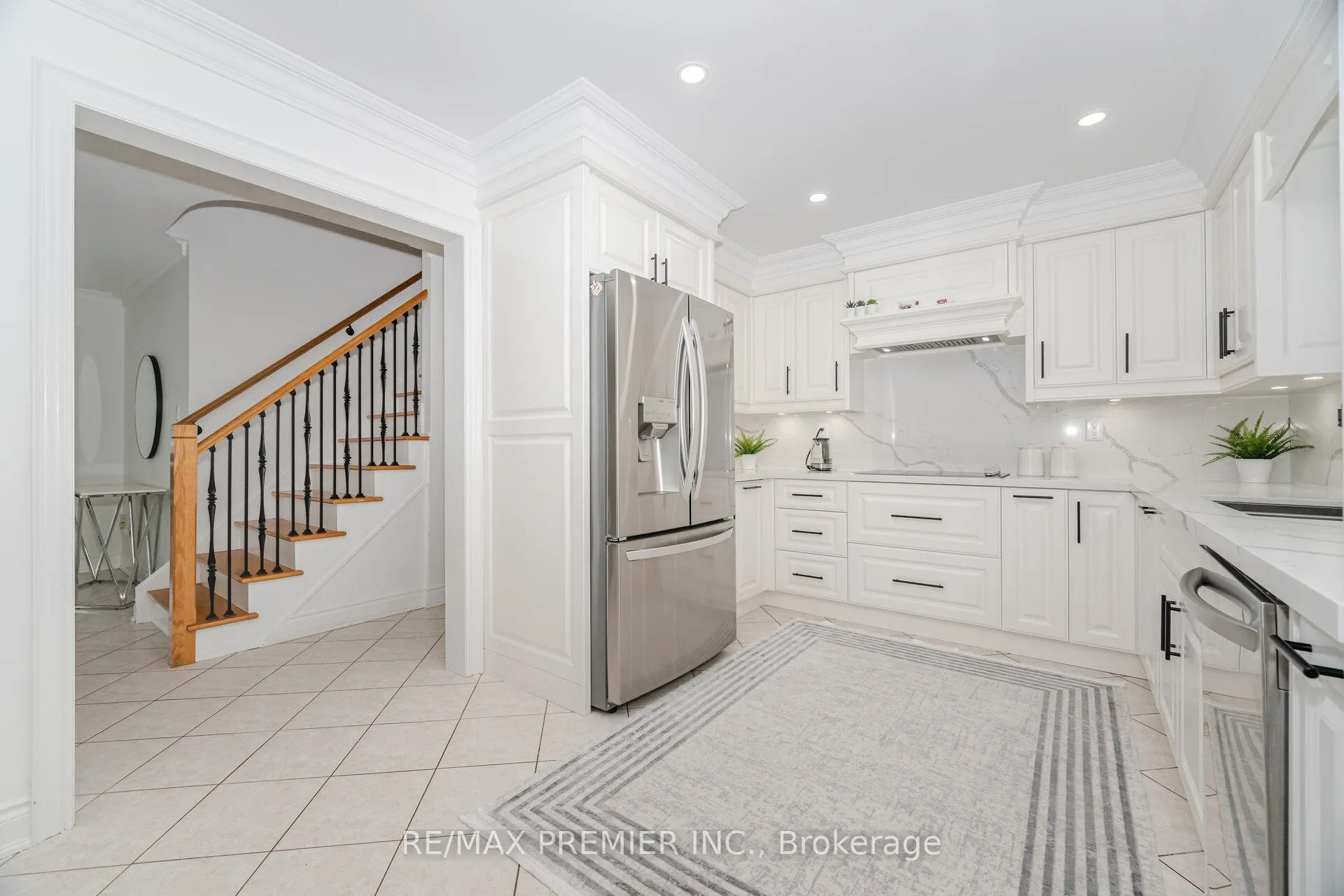 Photo 9 of 27 Lucerne Drive, Vaughan, Vellore Village — HOMEH