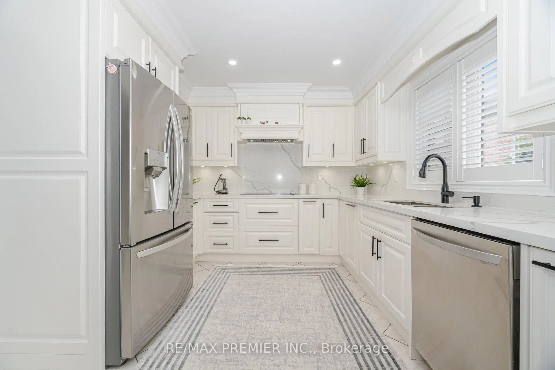Photo 10 of 27 Lucerne Drive, Vaughan, Vellore Village — HOMEH