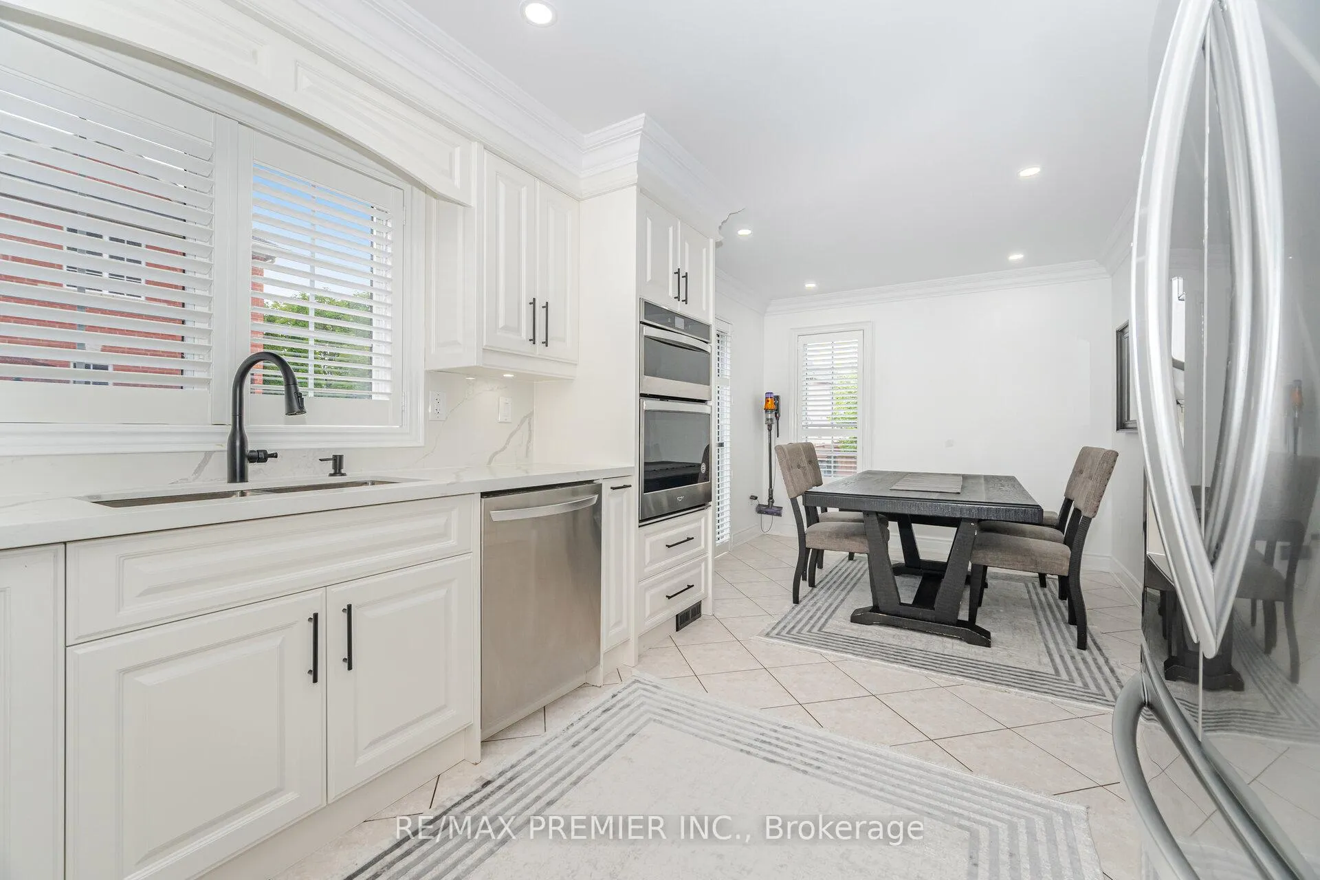 Photo 11 of 27 Lucerne Drive, Vaughan, Vellore Village — HOMEH