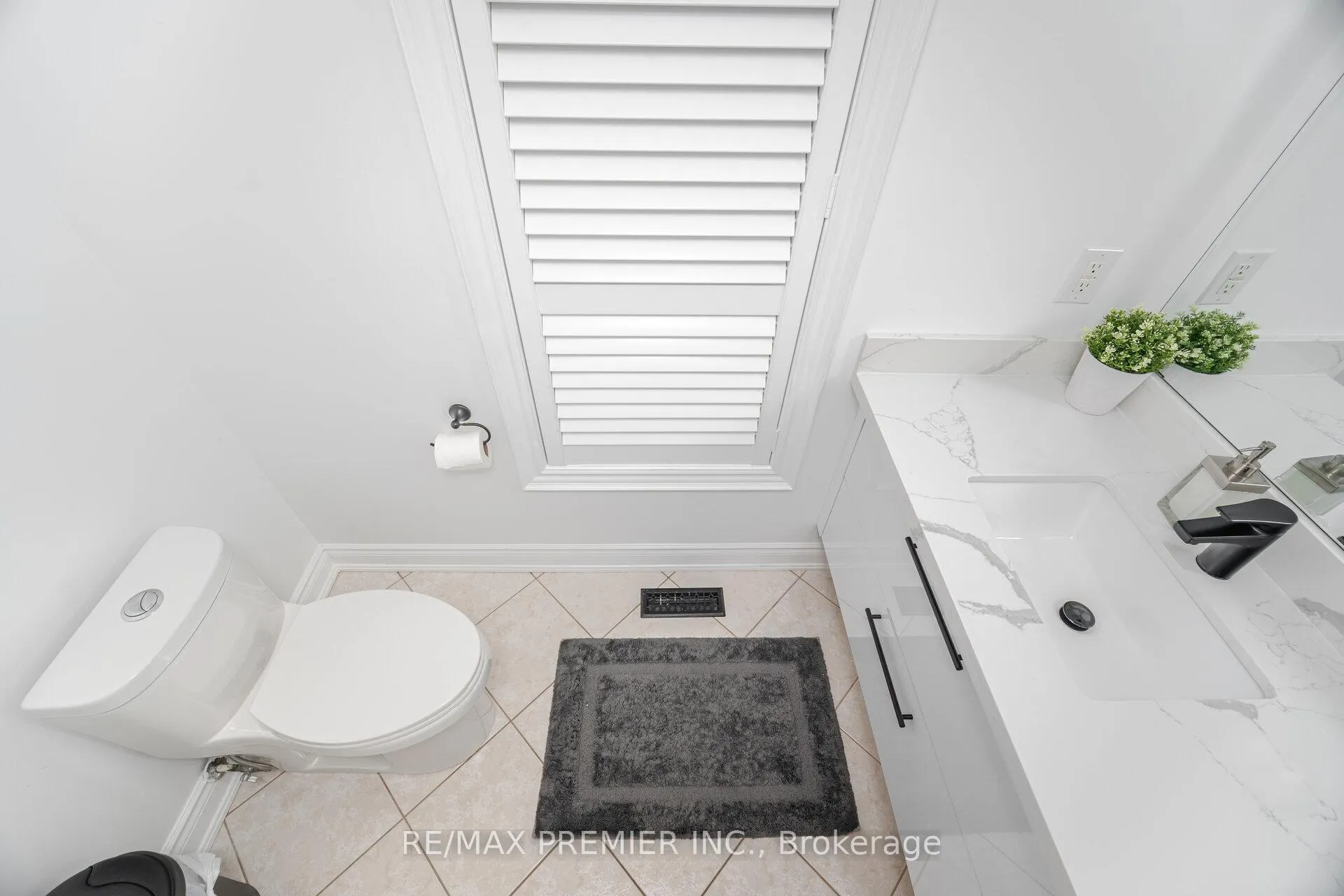 Photo 13 of 27 Lucerne Drive, Vaughan, Vellore Village — HOMEH