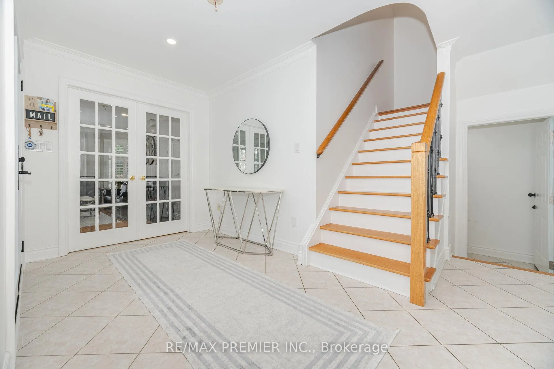Photo 14 of 27 Lucerne Drive, Vaughan, Vellore Village — HOMEH