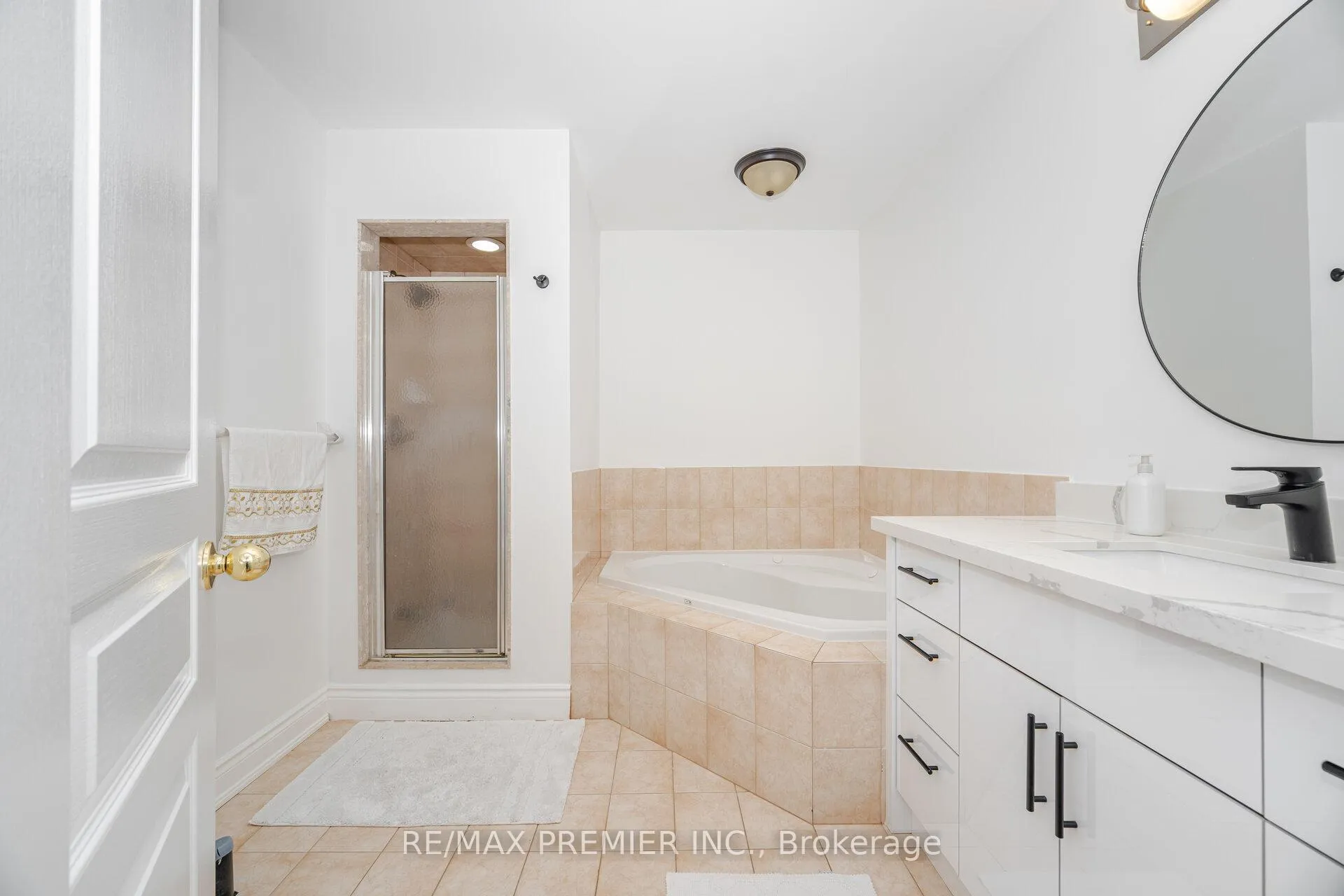Photo 19 of 27 Lucerne Drive, Vaughan, Vellore Village — HOMEH