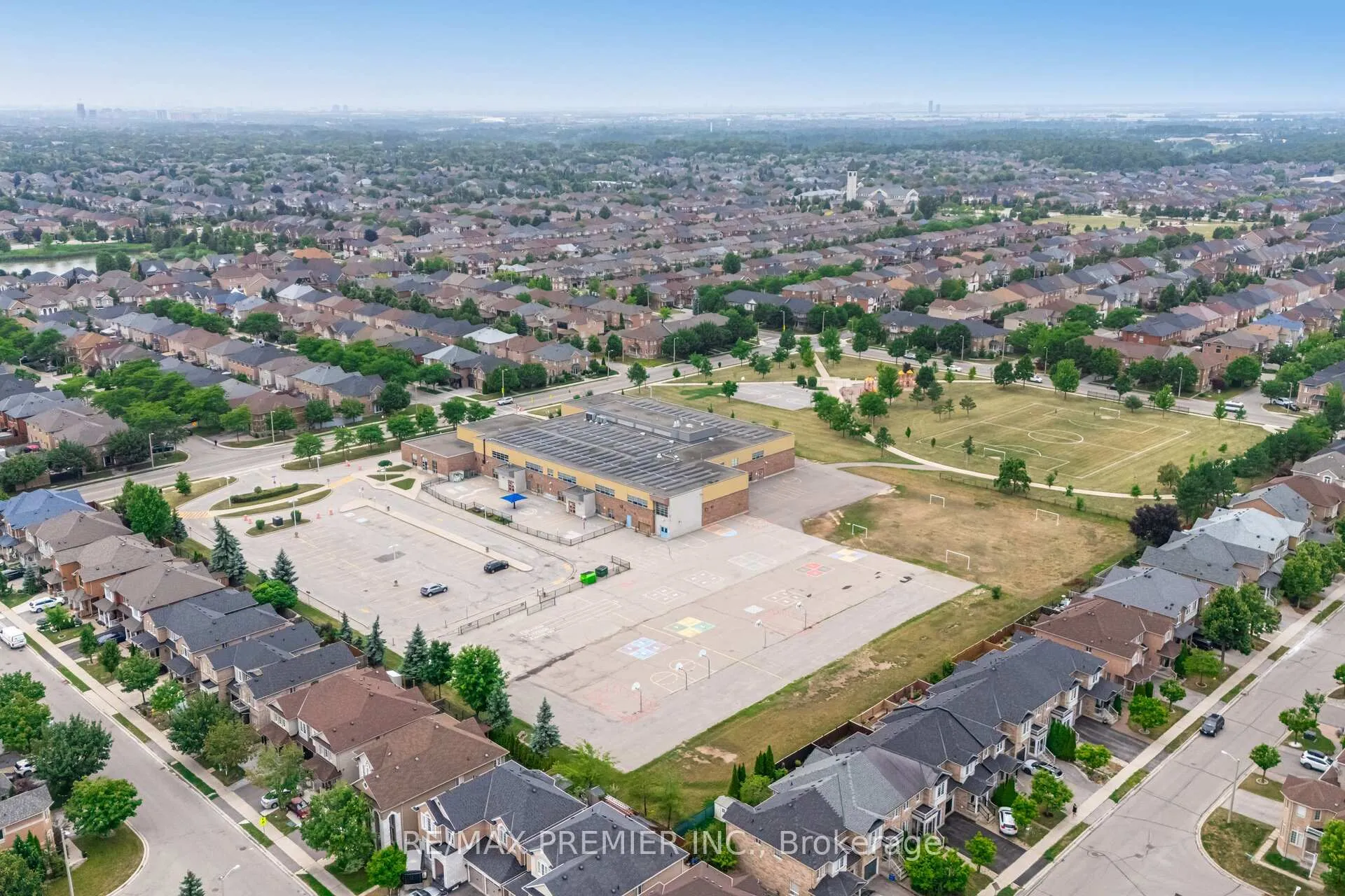 Photo 42 of 27 Lucerne Drive, Vaughan, Vellore Village — HOMEH