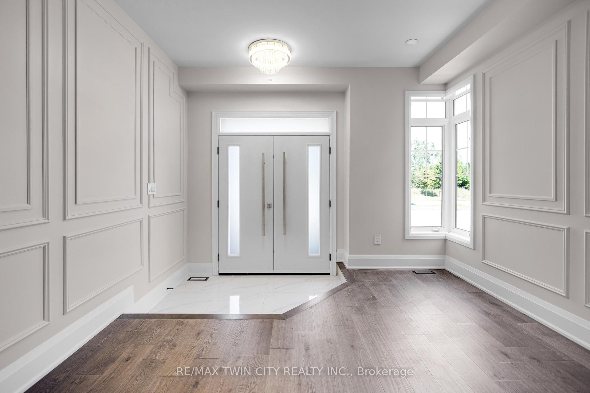 Photo 3 of 174 Mactier Drive, Vaughan, Kleinburg — HOMEH