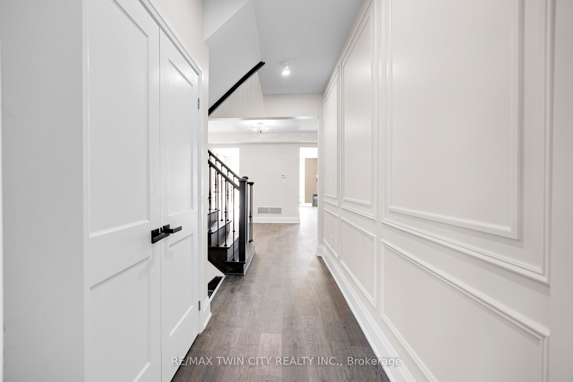 Photo 5 of 174 Mactier Drive, Vaughan, Kleinburg — HOMEH