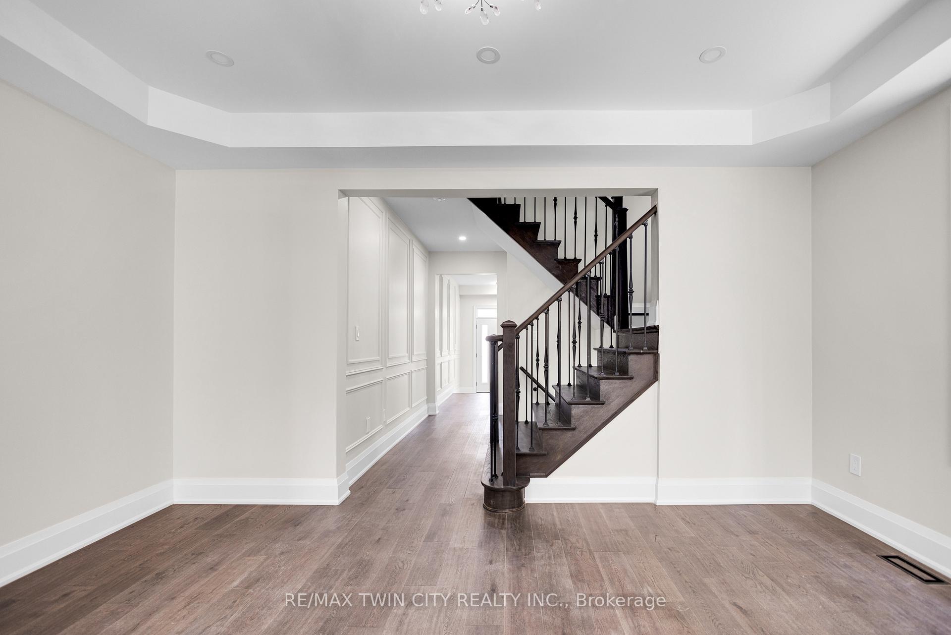 Photo 8 of 174 Mactier Drive, Vaughan, Kleinburg — HOMEH