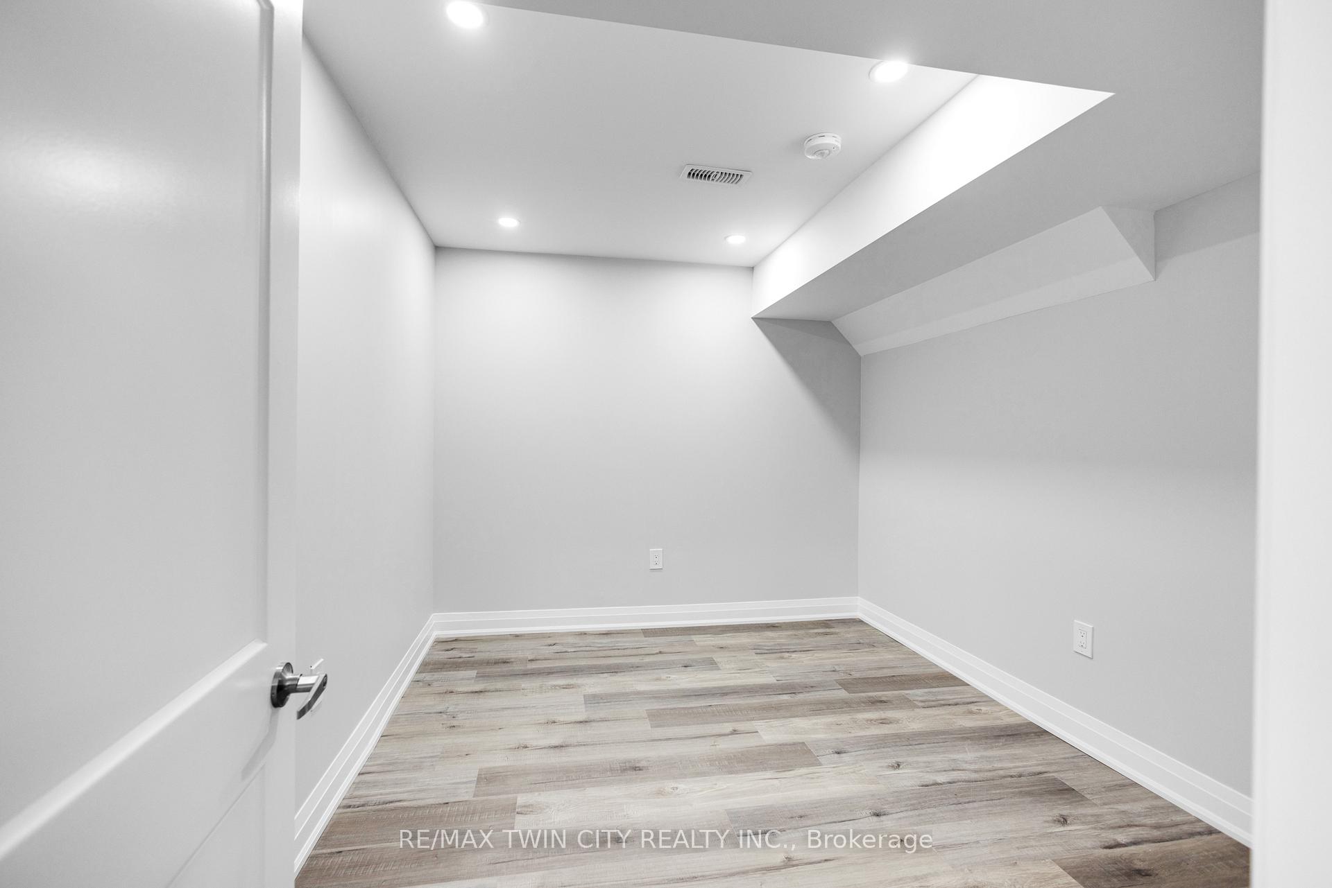 Photo 37 of 174 Mactier Drive, Vaughan, Kleinburg — HOMEH