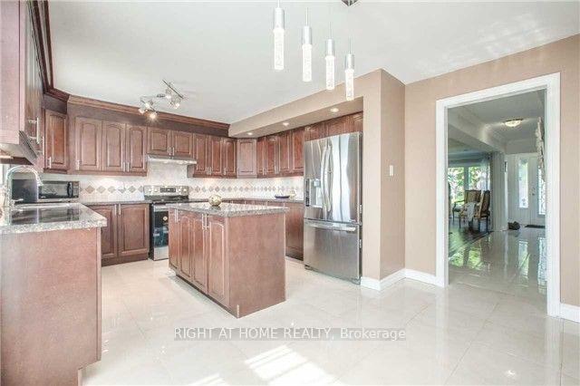 Photo 8 of 28 Hawkstone Crescent, Whitby, Blue Grass Meadows — HOMEH
