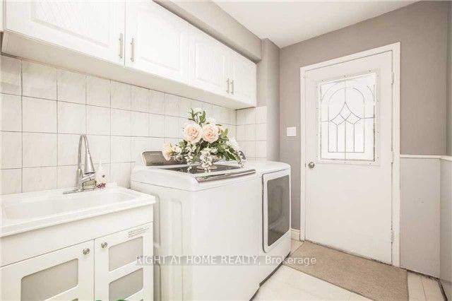 Photo 9 of 28 Hawkstone Crescent, Whitby, Blue Grass Meadows — HOMEH