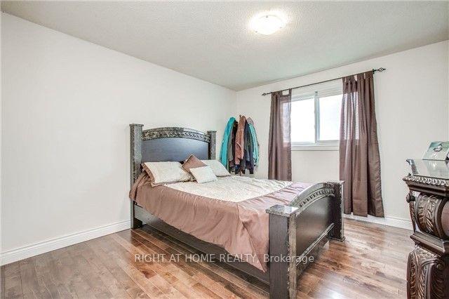Photo 11 of 28 Hawkstone Crescent, Whitby, Blue Grass Meadows — HOMEH