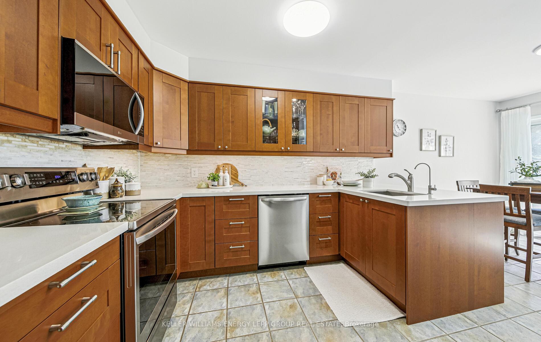 Photo 38 of 17 Beaumaris Crescent, Whitby, Brooklin — HOMEH