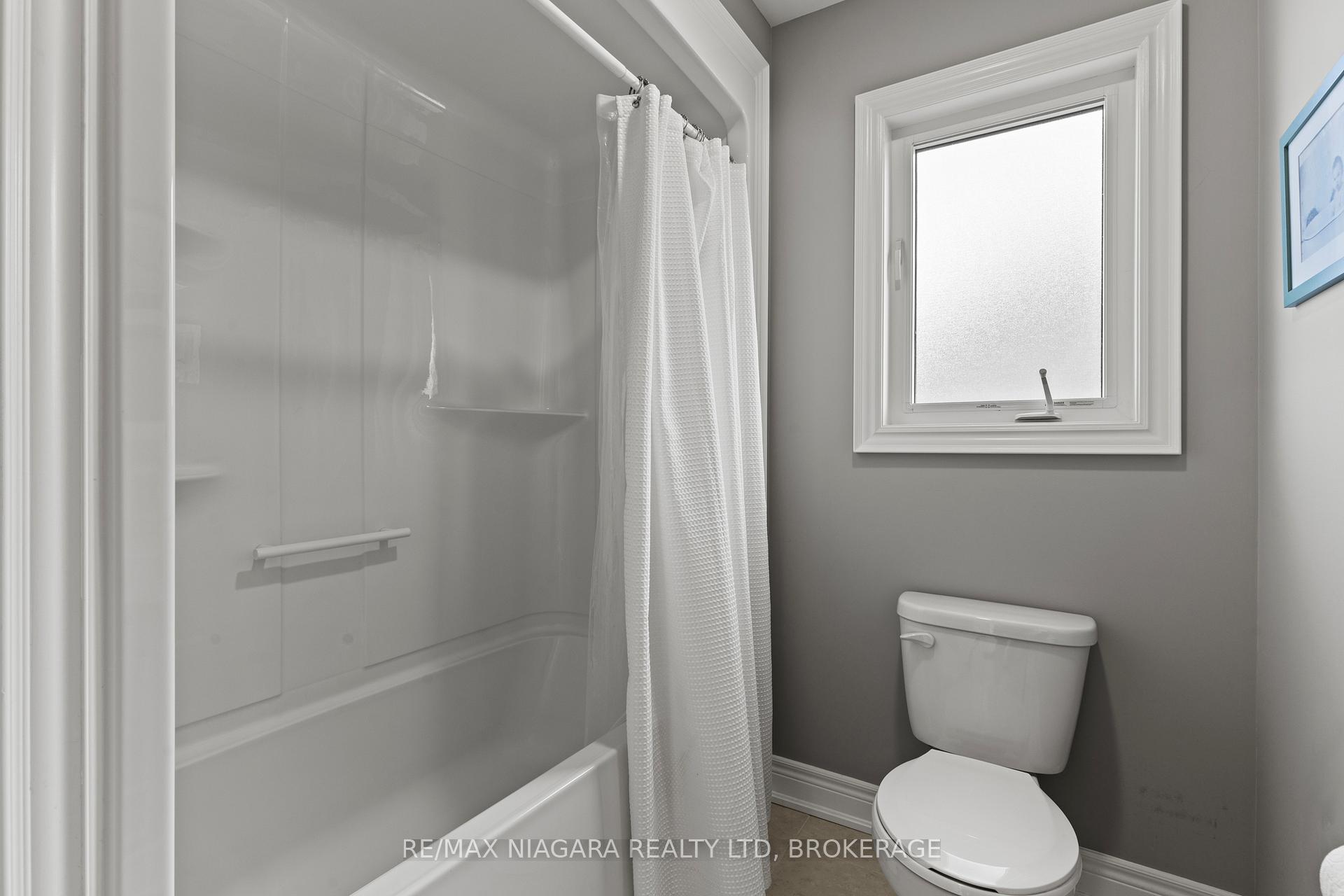Photo 29 of 55 Spruce Crescent, Welland, Coyle Creek — HOMEH