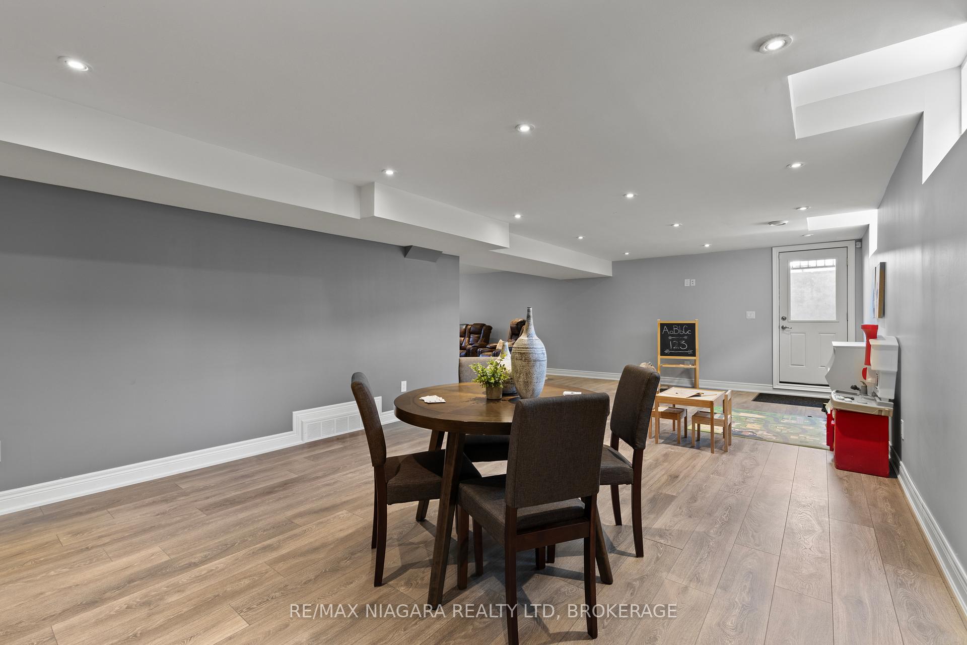 Photo 33 of 55 Spruce Crescent, Welland, Coyle Creek — HOMEH