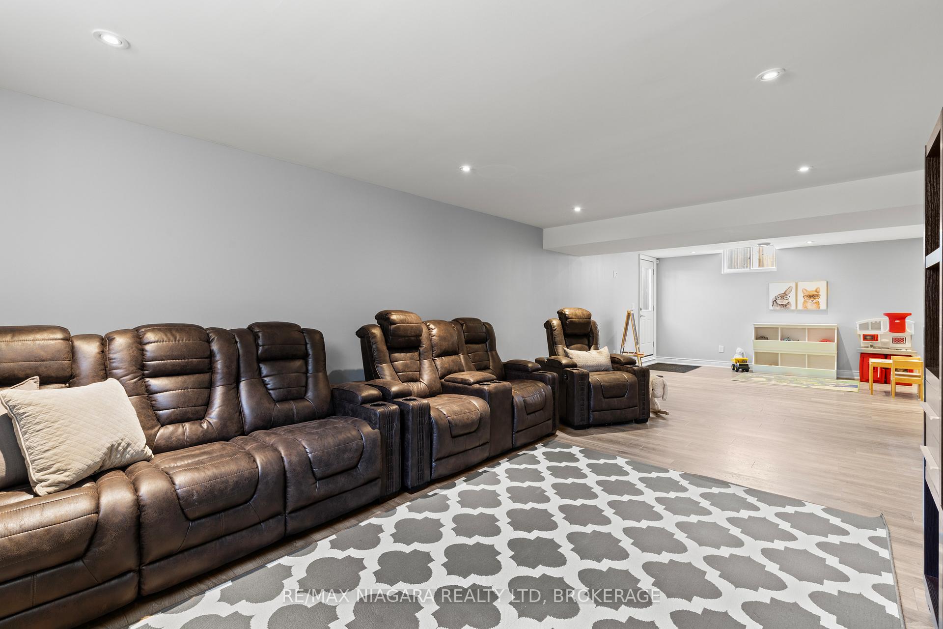 Photo 36 of 55 Spruce Crescent, Welland, Coyle Creek — HOMEH