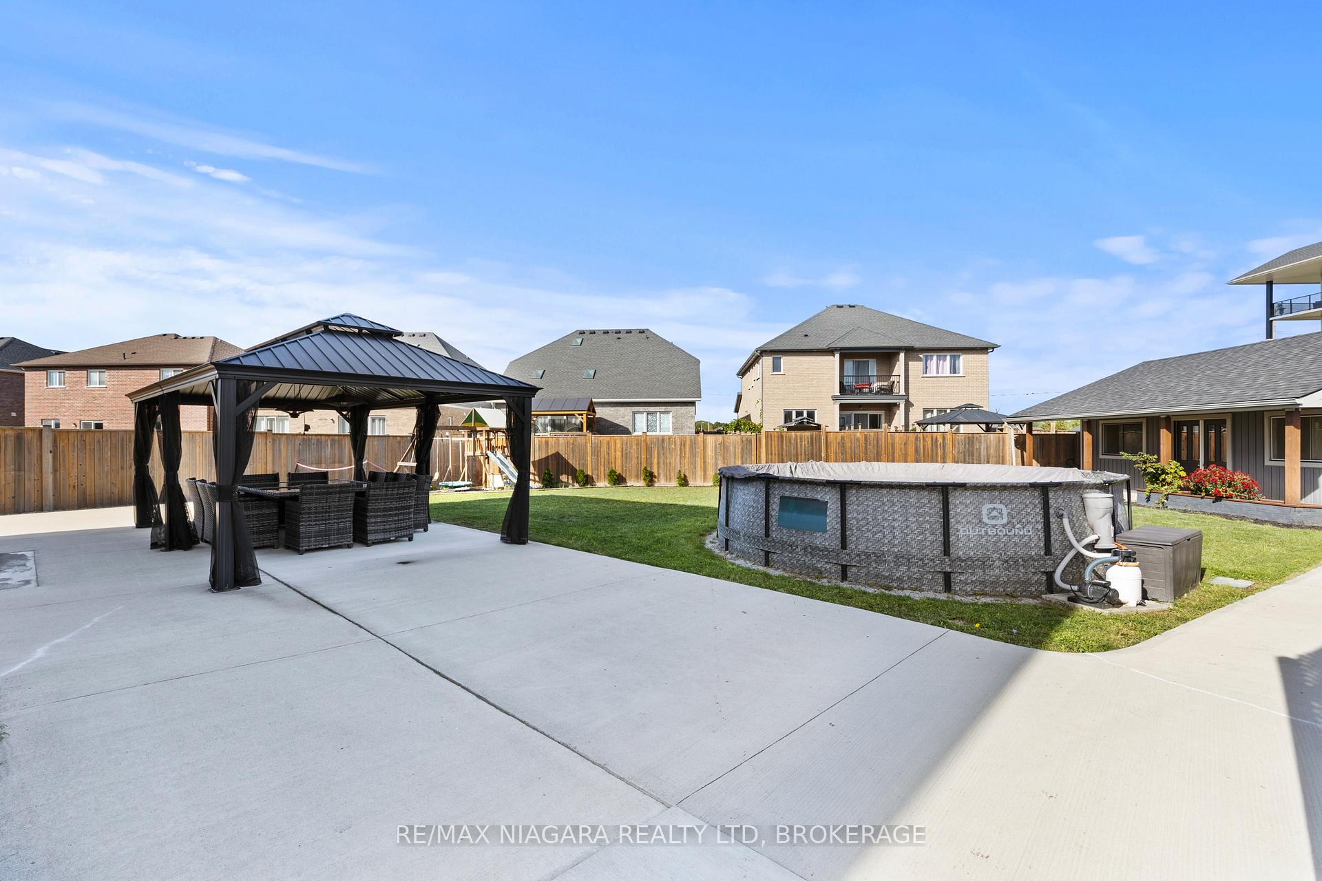 Photo 40 of 55 Spruce Crescent, Welland, Coyle Creek — HOMEH