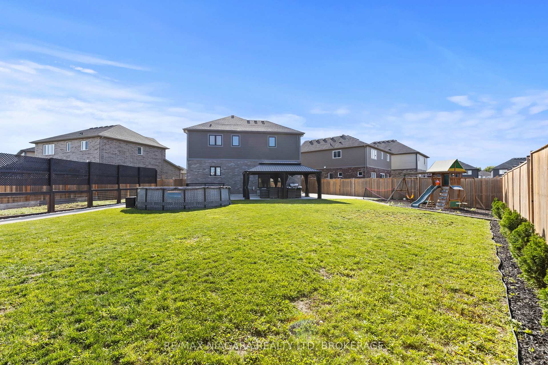 Photo 42 of 55 Spruce Crescent, Welland, Coyle Creek — HOMEH