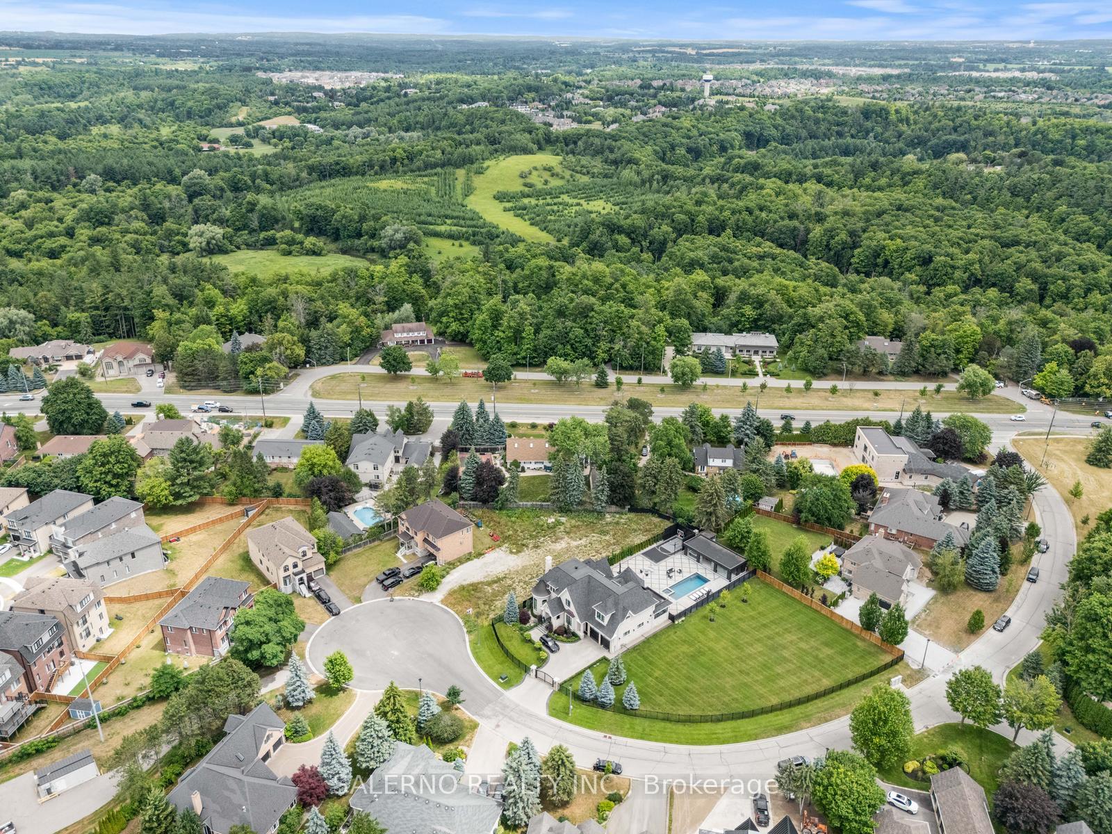 Photo 4 of 76 Whisper Lane, Vaughan, Kleinburg — HOMEH