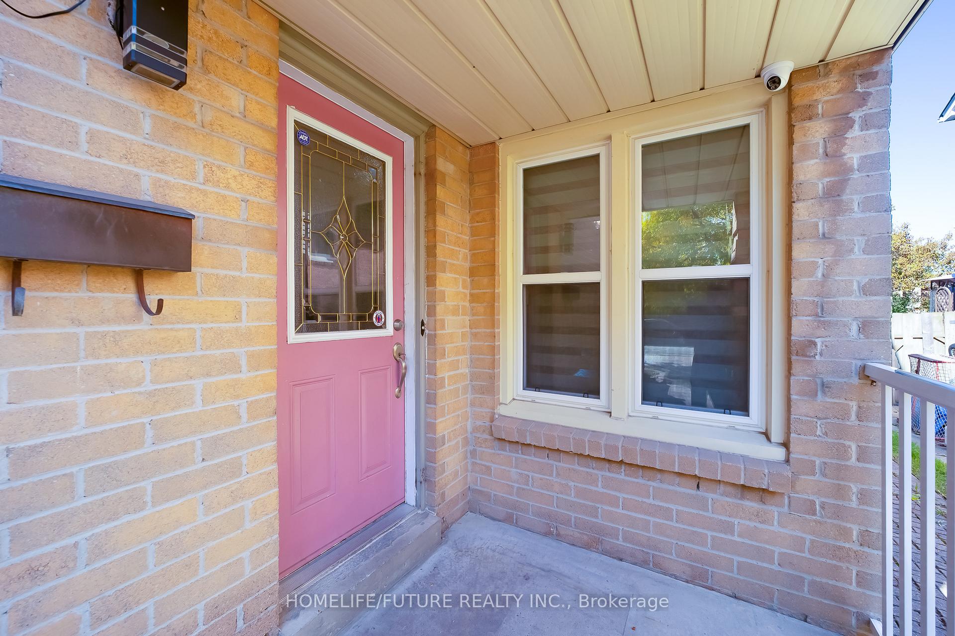 Photo 8 of 54 Ducatel Crescent, Ajax, Central — HOMEH