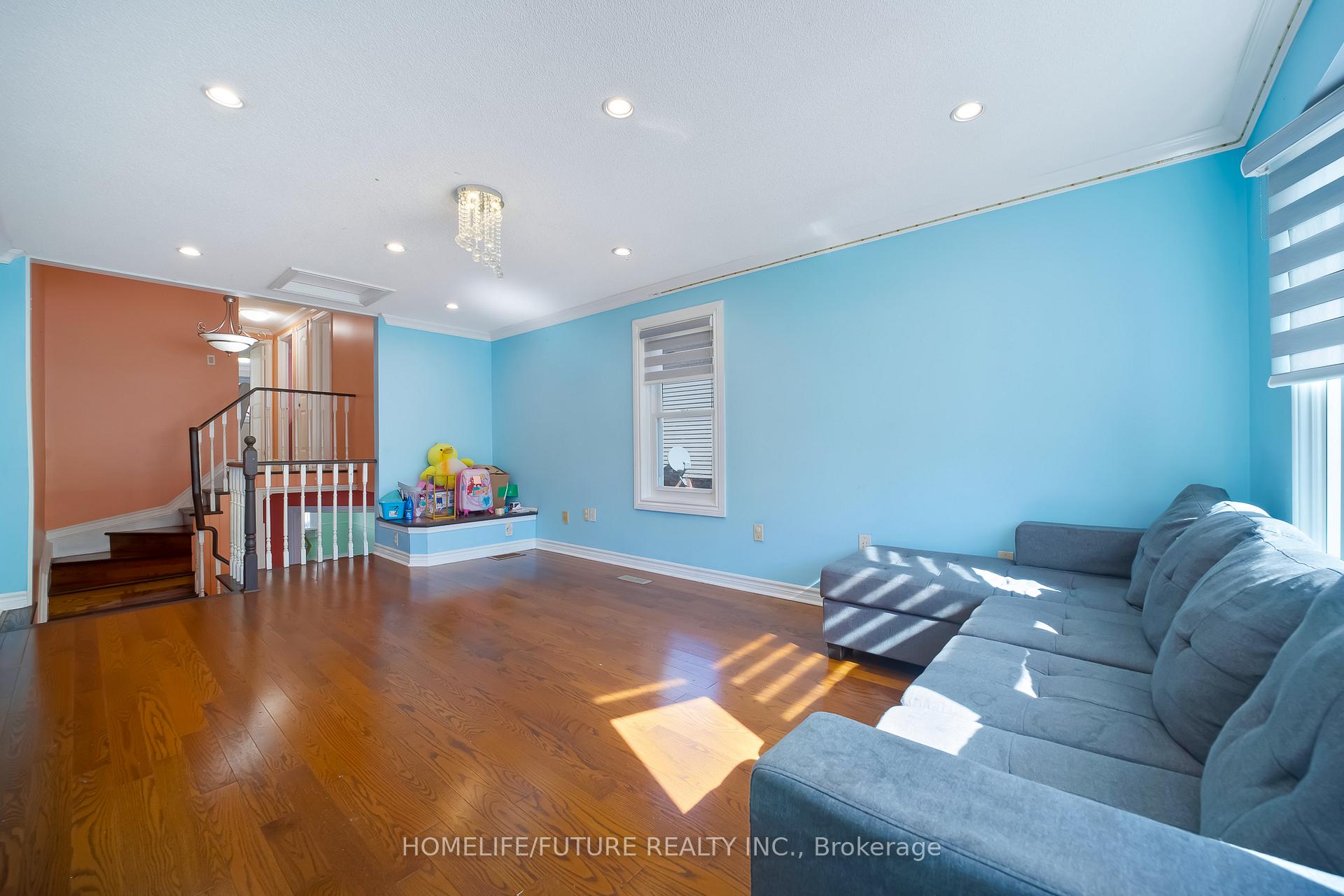 Photo 12 of 54 Ducatel Crescent, Ajax, Central — HOMEH