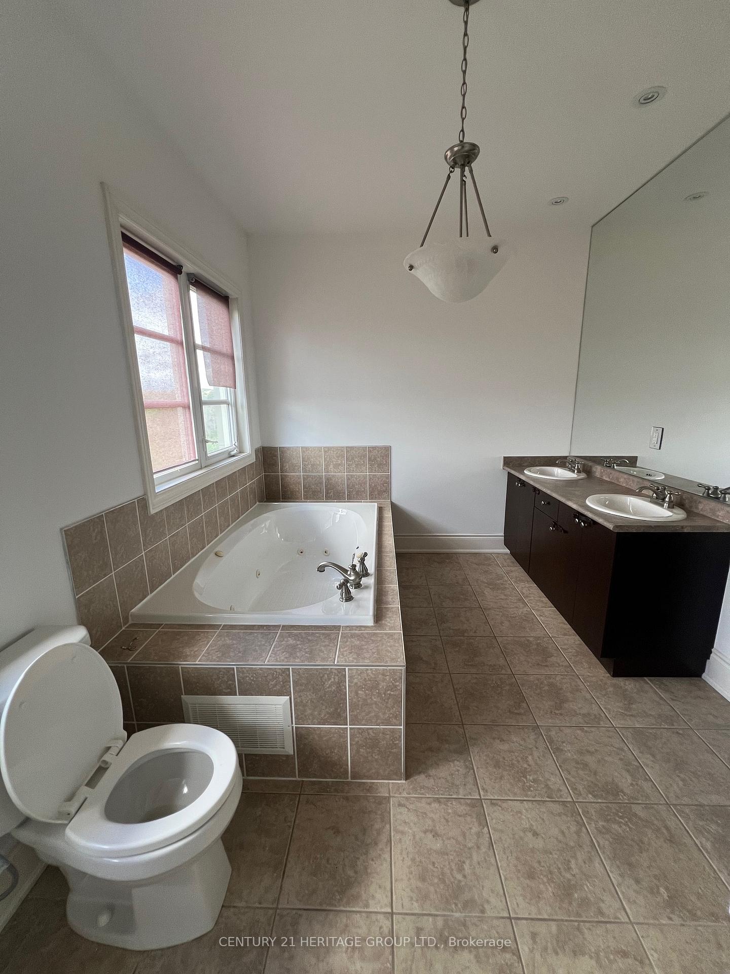 Photo 4 of 558 Ilan Ramon Boulevard, Vaughan, Patterson — HOMEH