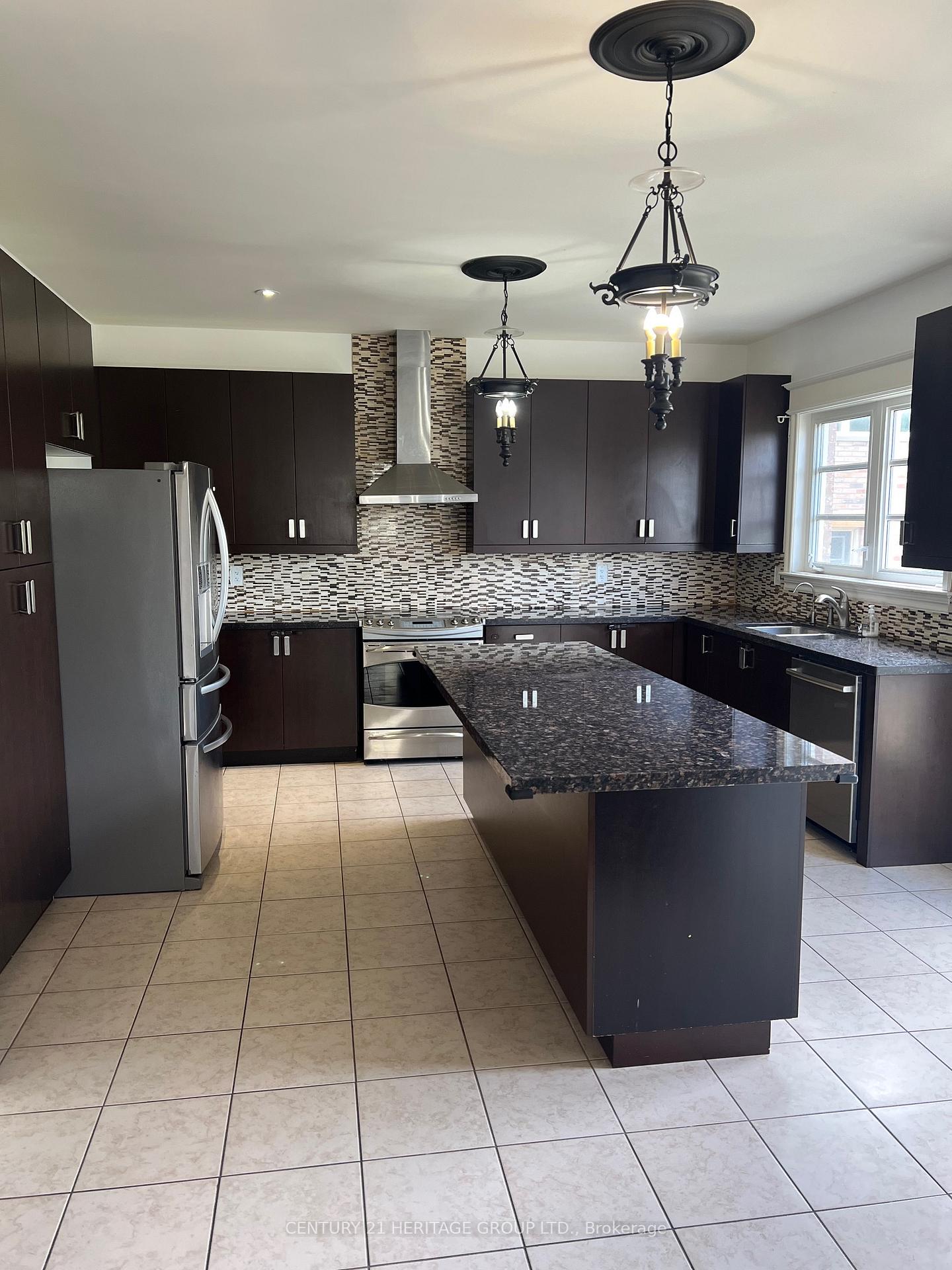 Photo 6 of 558 Ilan Ramon Boulevard, Vaughan, Patterson — HOMEH