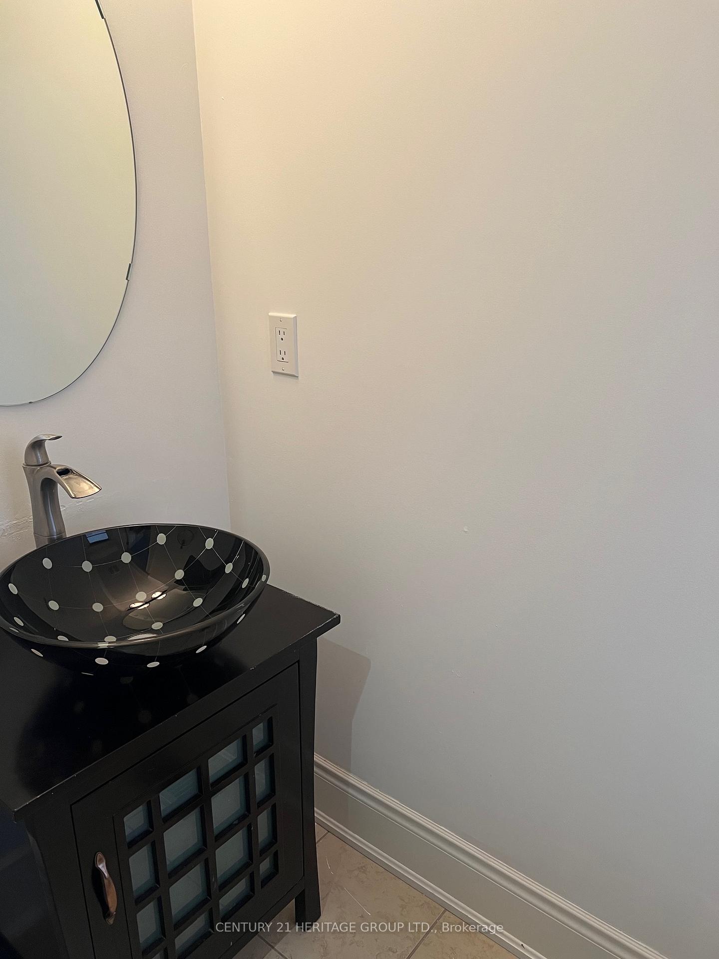 Photo 10 of 558 Ilan Ramon Boulevard, Vaughan, Patterson — HOMEH