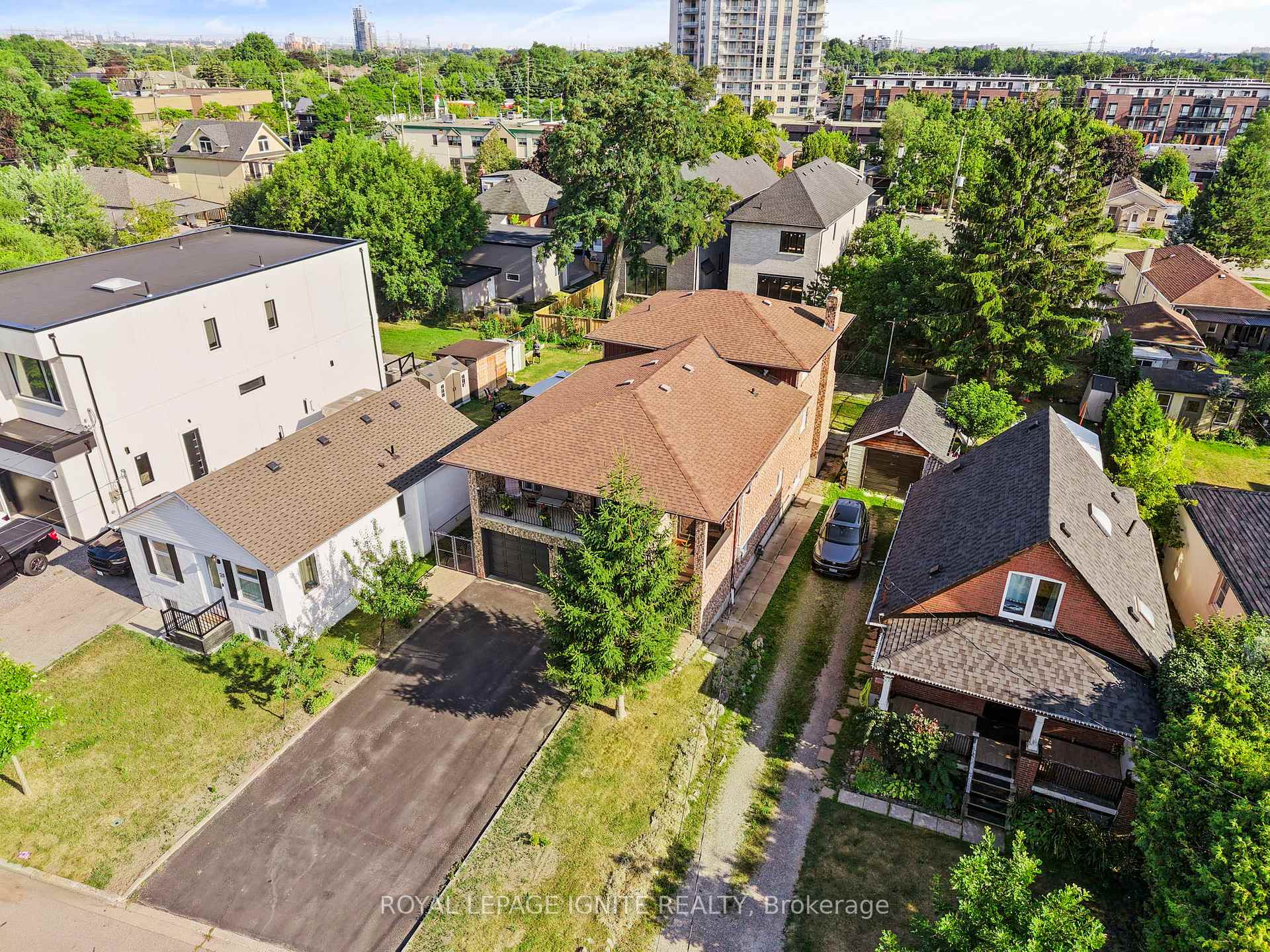 Photo 3 of 29 Ellerby Square N, Vaughan, West Woodbridge — HOMEH