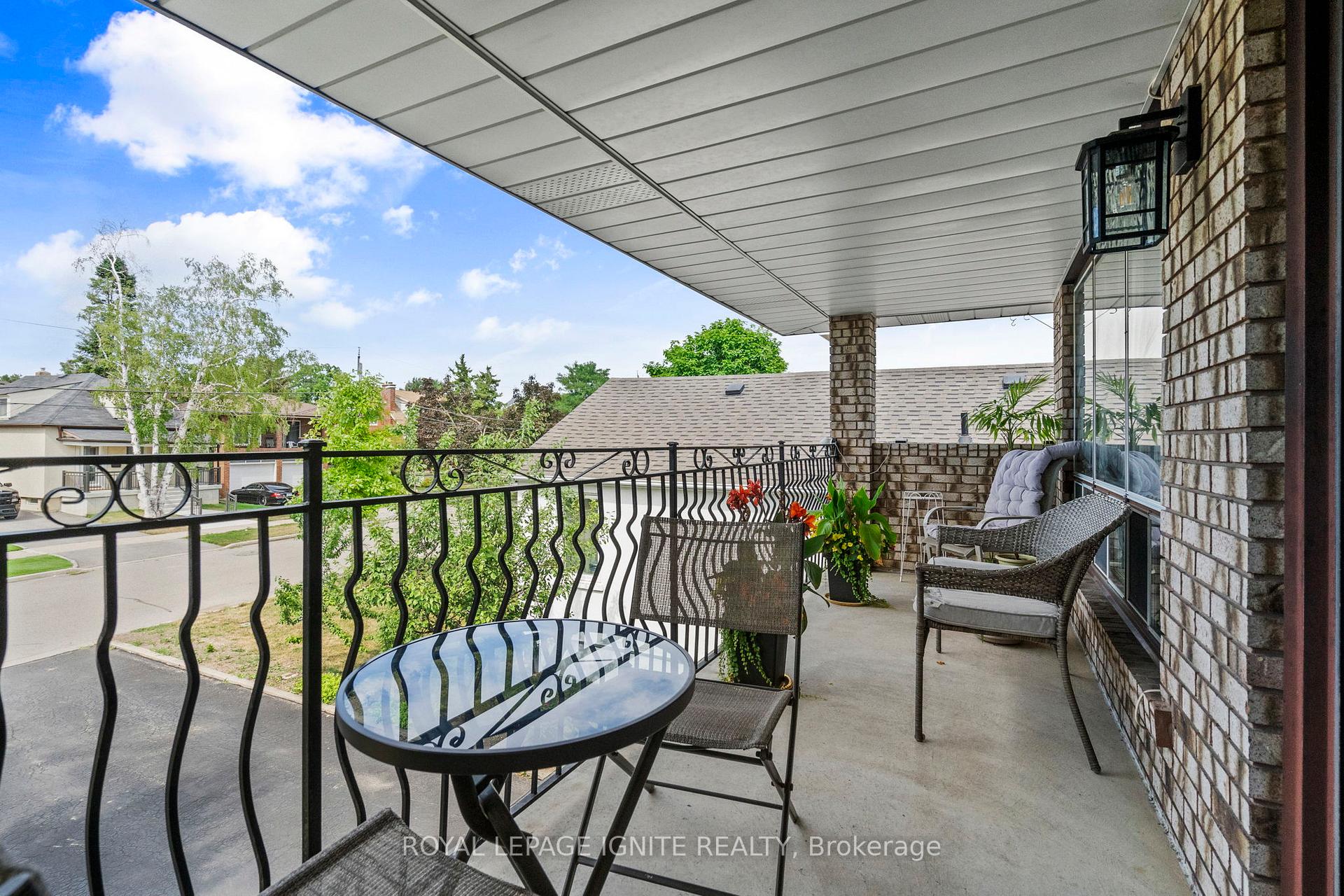Photo 4 of 29 Ellerby Square N, Vaughan, West Woodbridge — HOMEH
