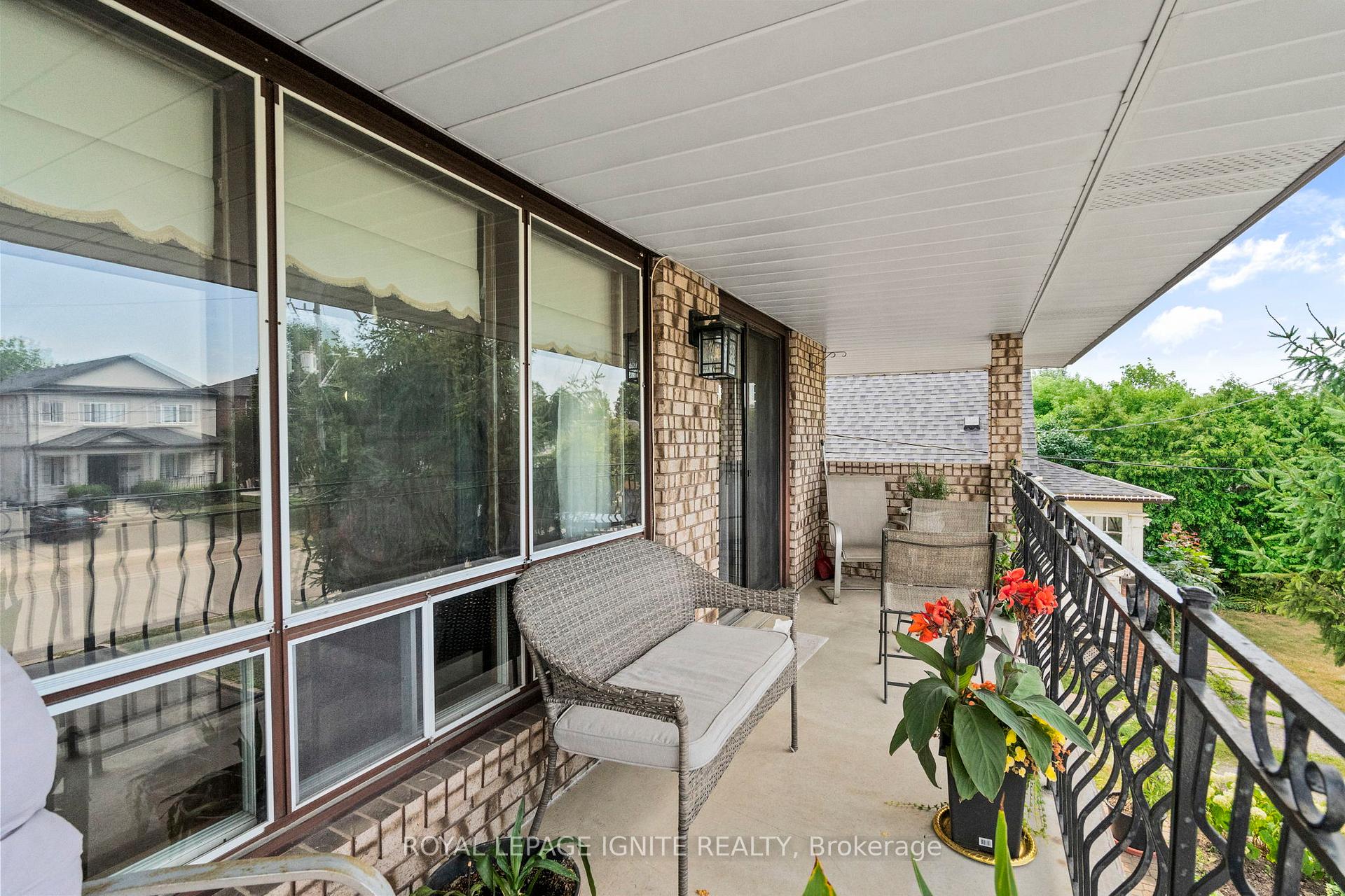 Photo 5 of 29 Ellerby Square N, Vaughan, West Woodbridge — HOMEH