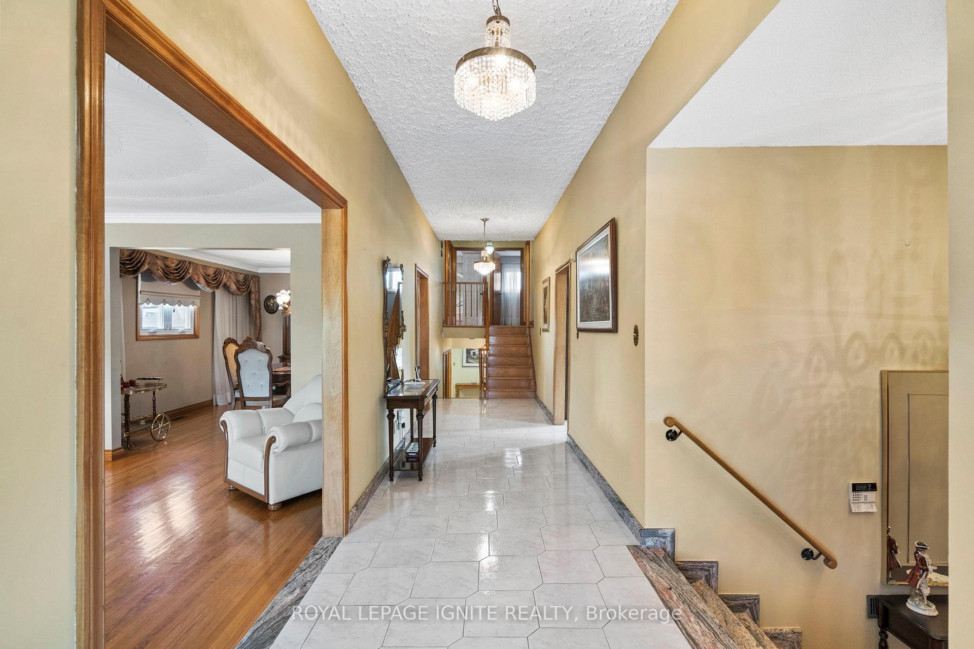 Photo 7 of 29 Ellerby Square N, Vaughan, West Woodbridge — HOMEH