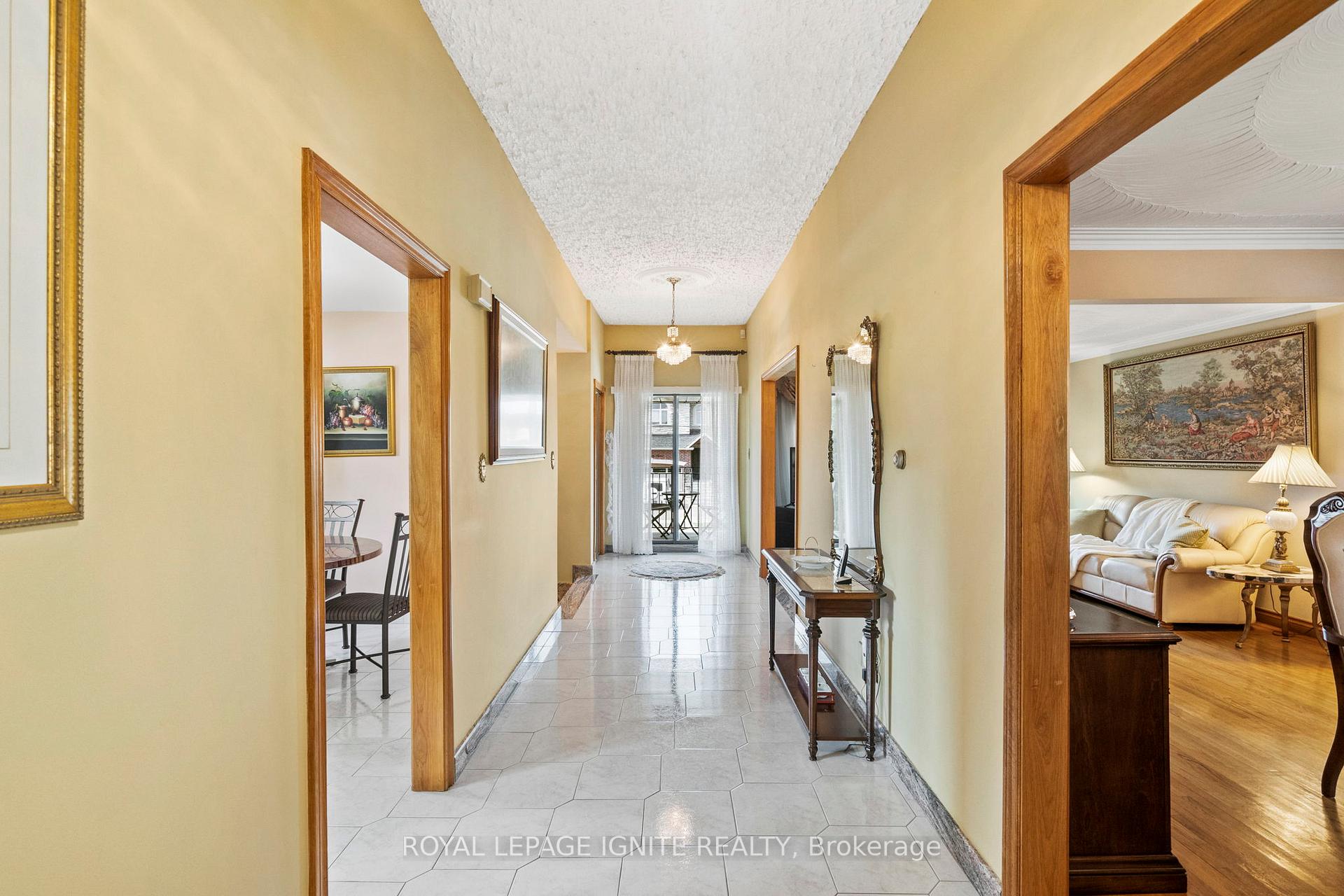 Photo 8 of 29 Ellerby Square N, Vaughan, West Woodbridge — HOMEH