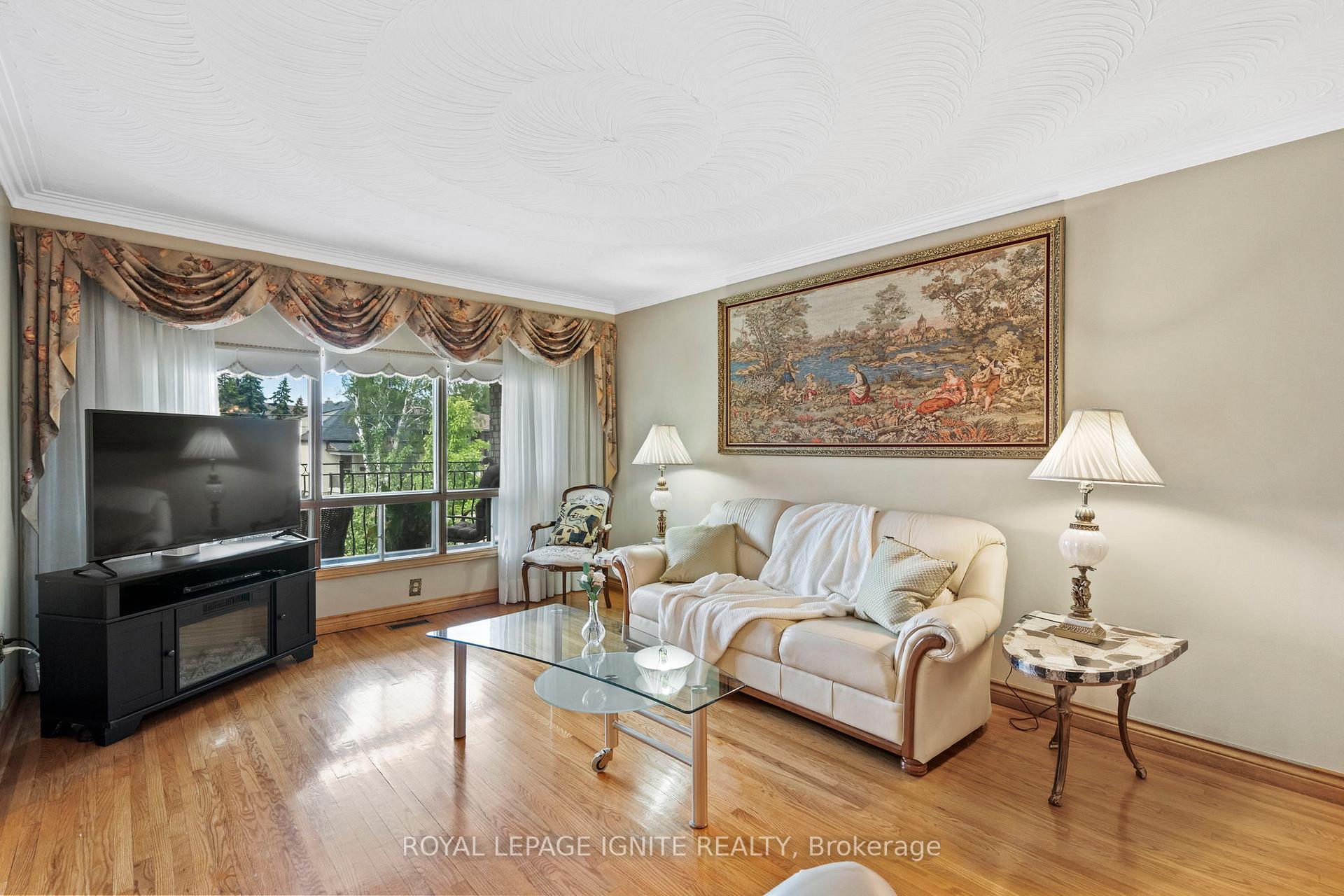 Photo 9 of 29 Ellerby Square N, Vaughan, West Woodbridge — HOMEH