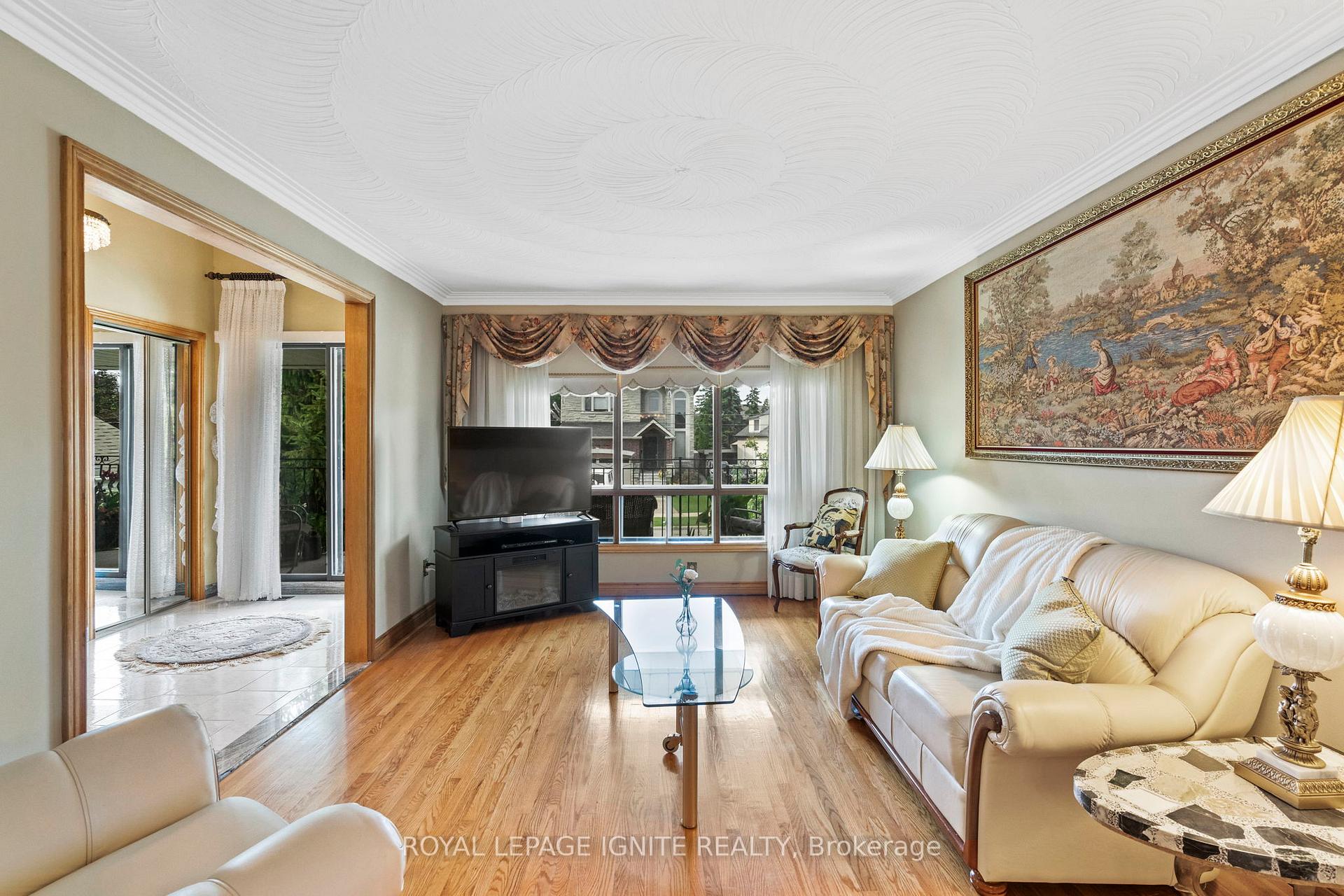 Photo 10 of 29 Ellerby Square N, Vaughan, West Woodbridge — HOMEH