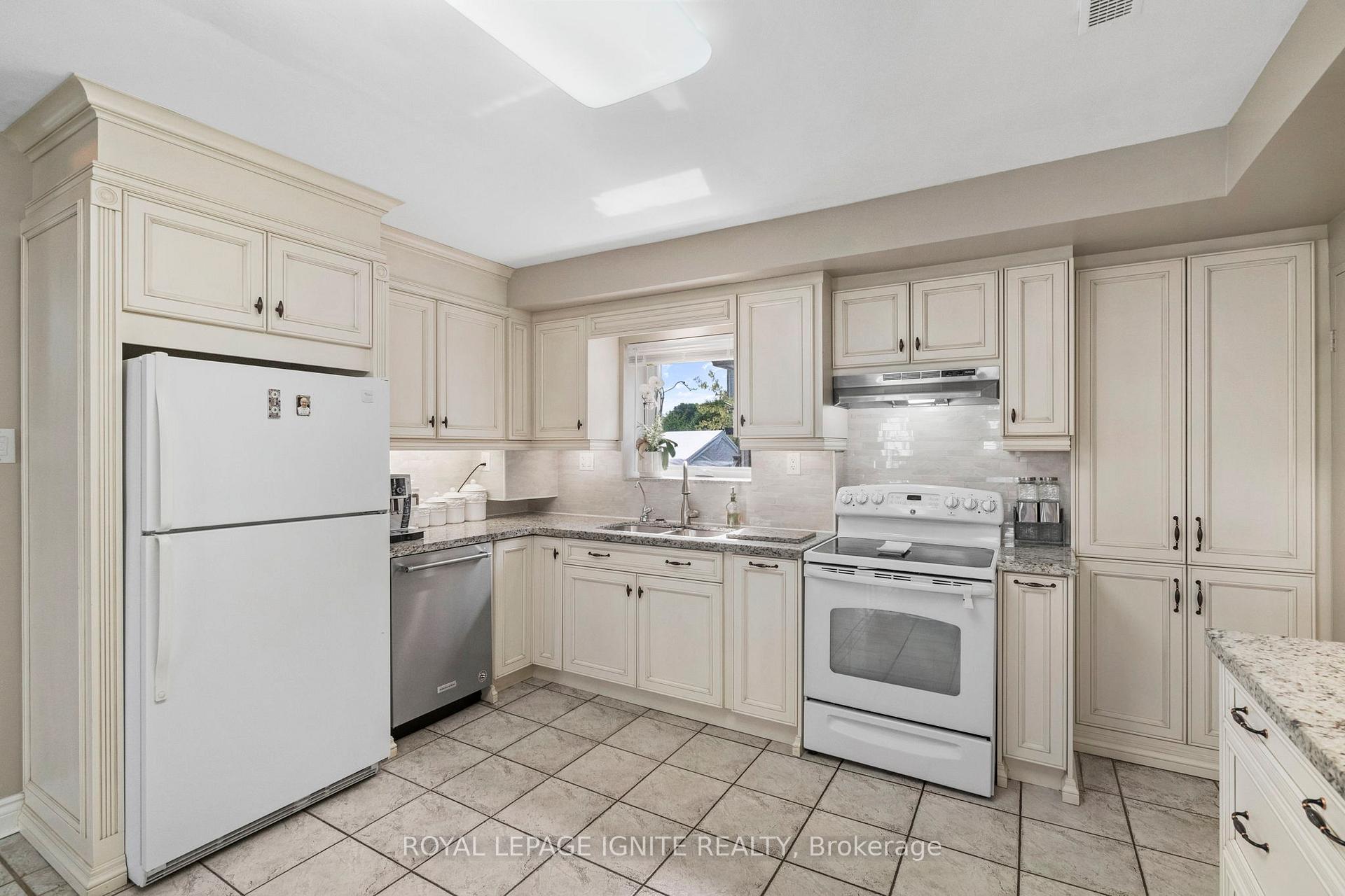 Photo 14 of 29 Ellerby Square N, Vaughan, West Woodbridge — HOMEH