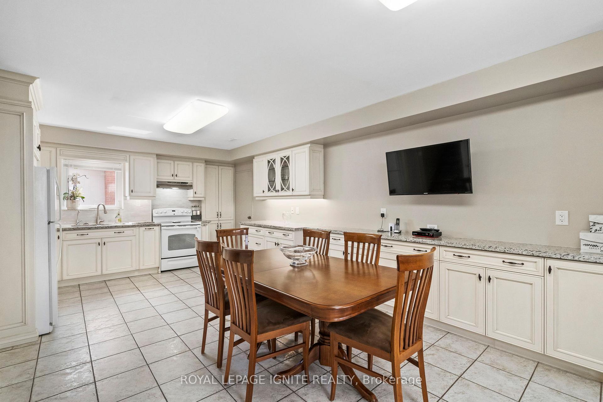 Photo 15 of 29 Ellerby Square N, Vaughan, West Woodbridge — HOMEH