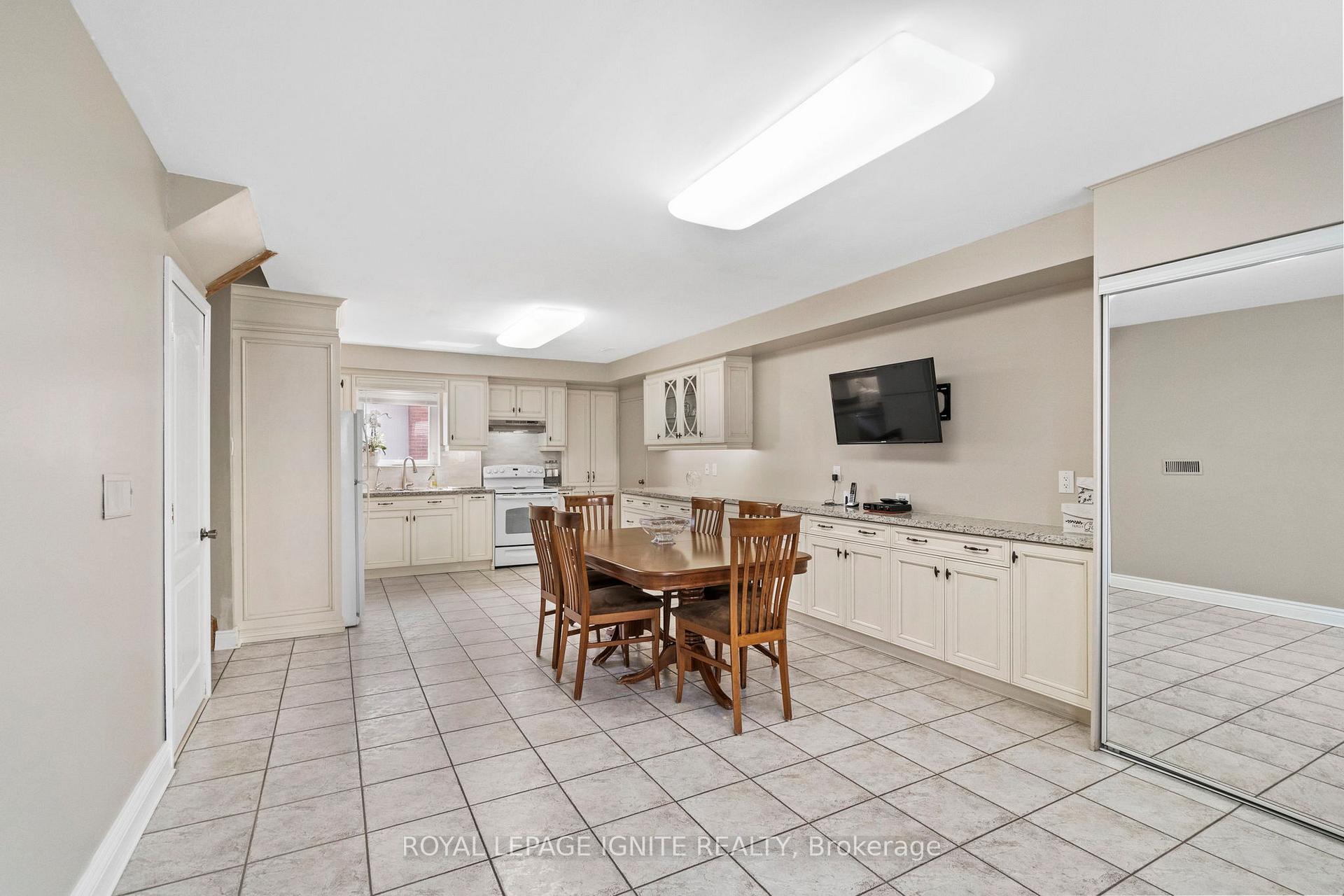 Photo 16 of 29 Ellerby Square N, Vaughan, West Woodbridge — HOMEH