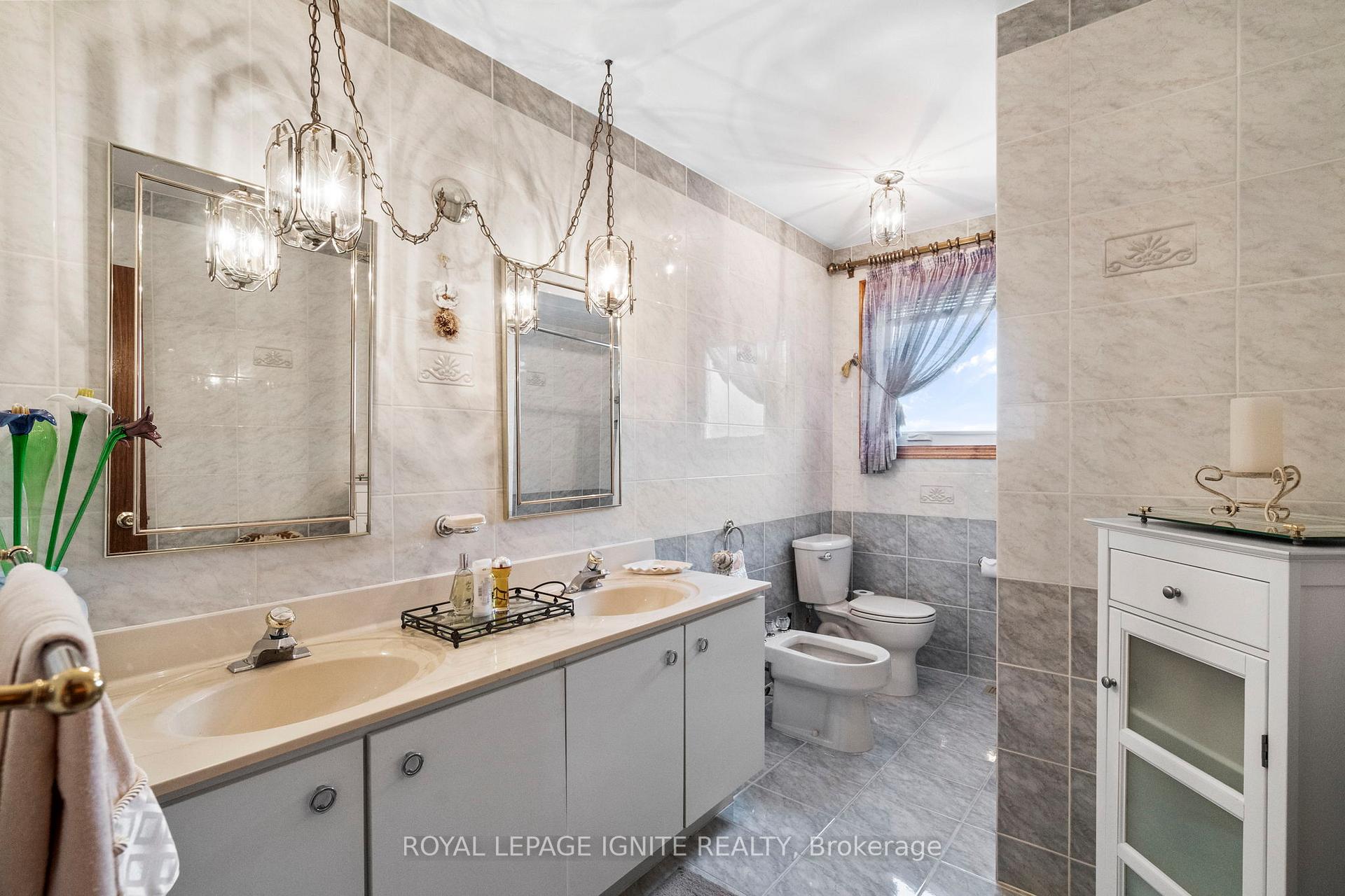 Photo 18 of 29 Ellerby Square N, Vaughan, West Woodbridge — HOMEH