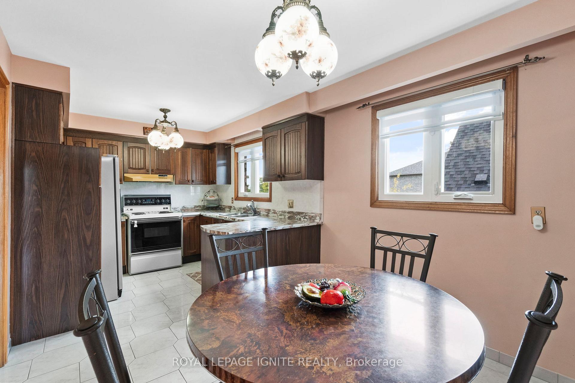 Photo 30 of 29 Ellerby Square N, Vaughan, West Woodbridge — HOMEH