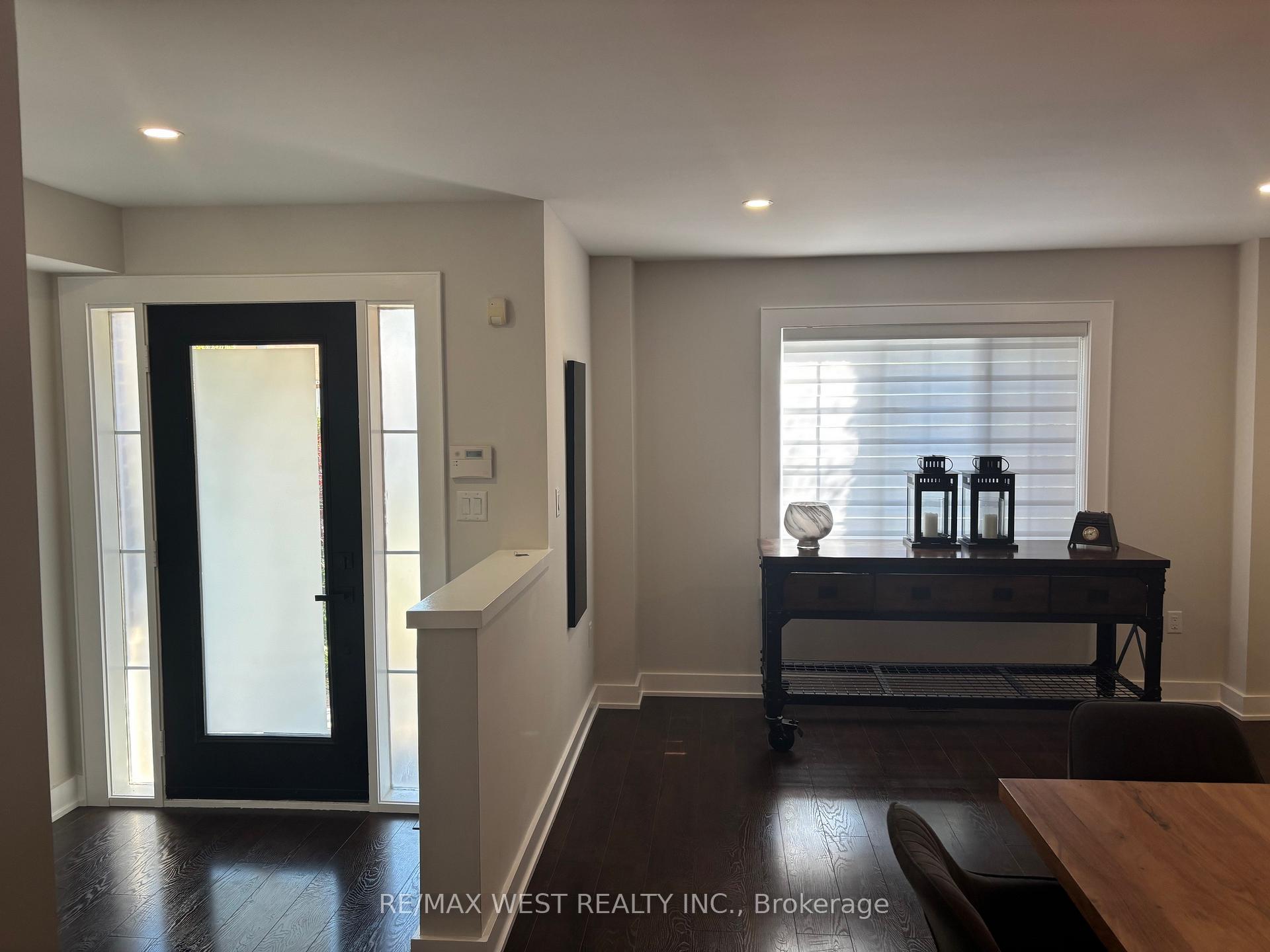 Photo 2 of 10 Villa Antica Drive, Vaughan, Sonoma Heights — HOMEH