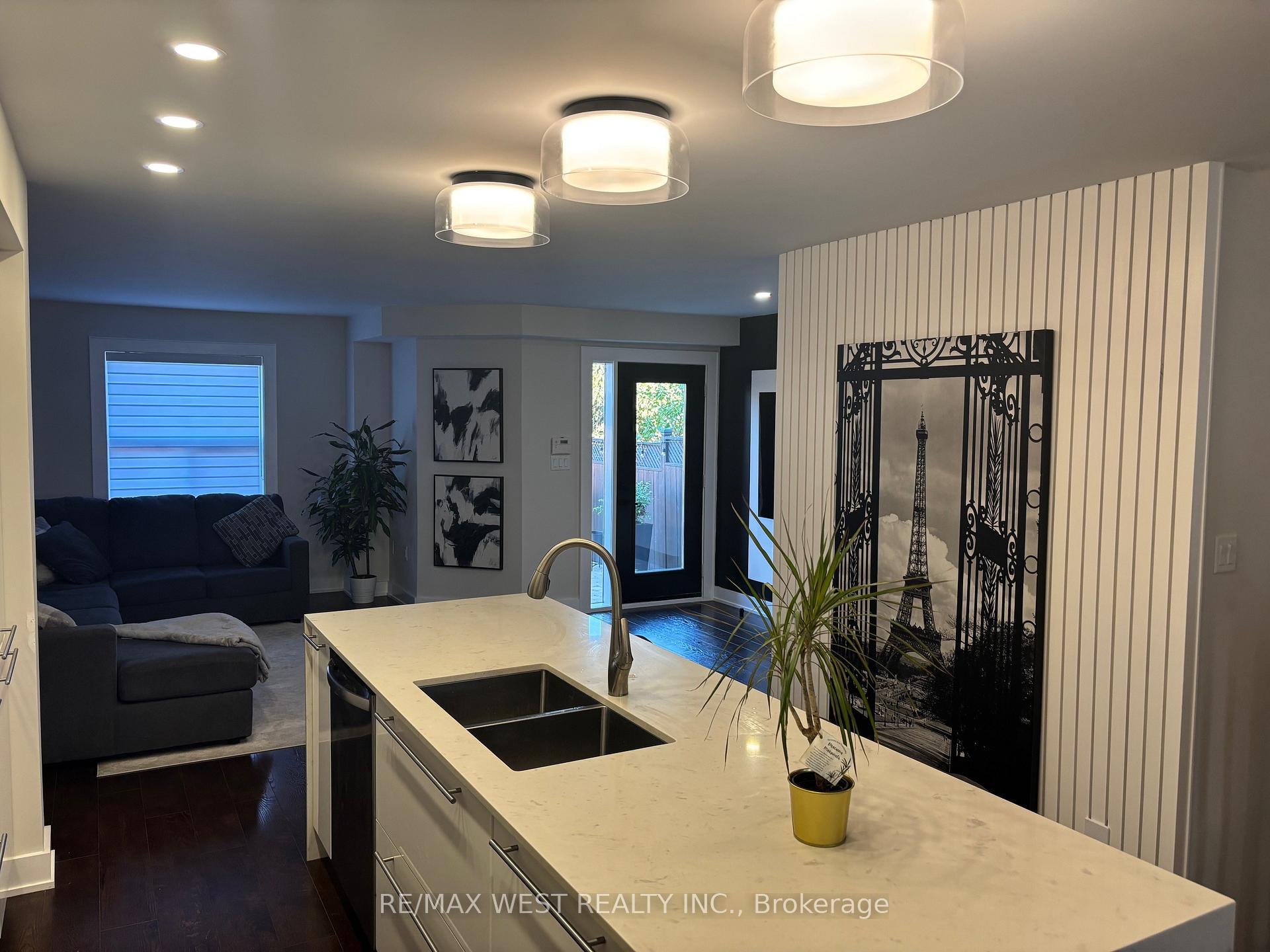 Photo 4 of 10 Villa Antica Drive, Vaughan, Sonoma Heights — HOMEH